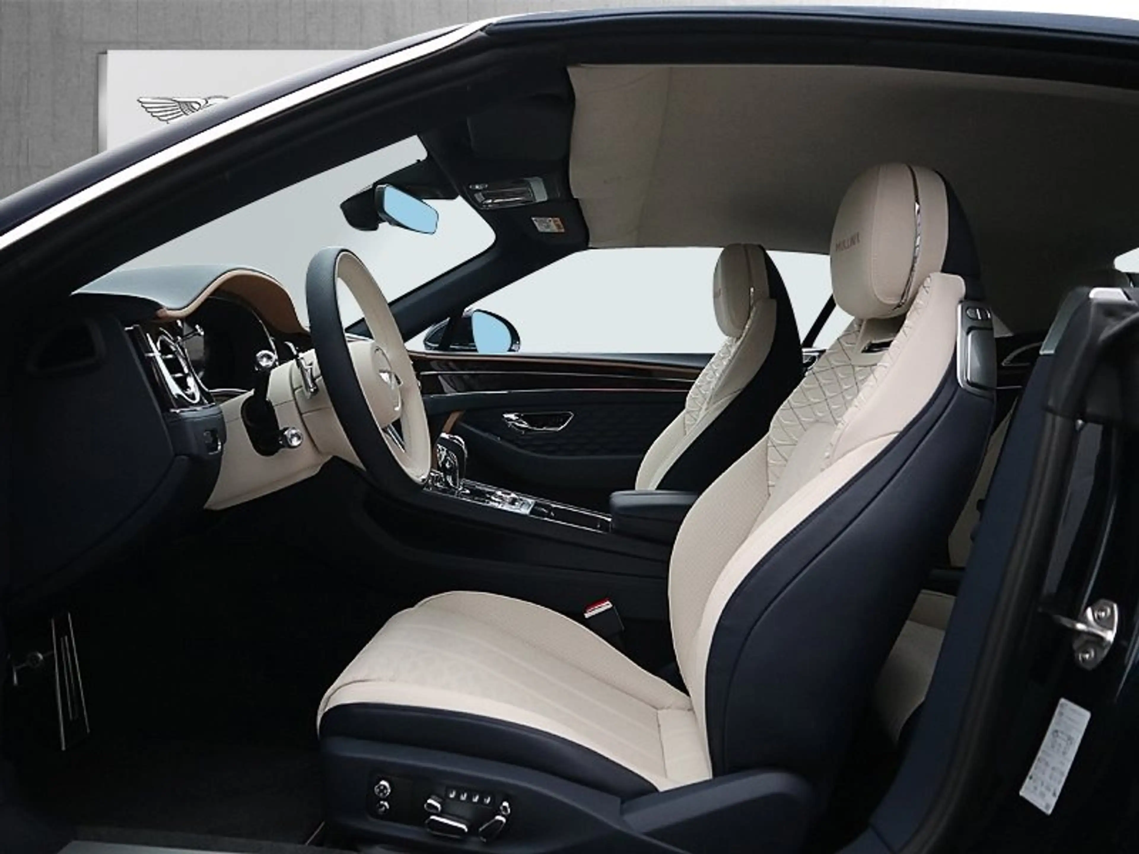 Bentley Continental GTC V8 Hybrid Mulliner *Bespoke Inside* — photo 12
