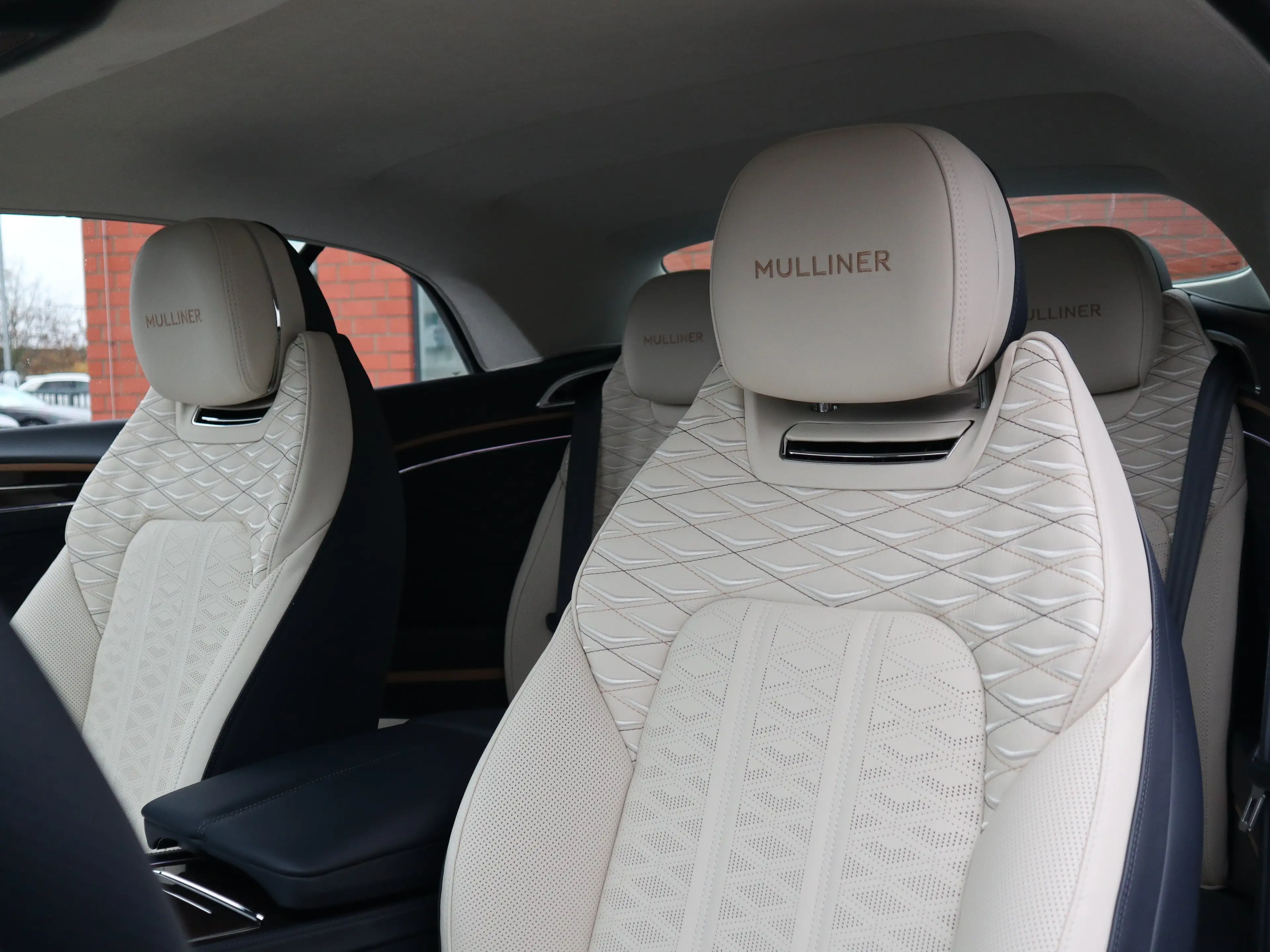 Bentley Continental GTC V8 Hybrid Mulliner *Bespoke Inside* — photo 13
