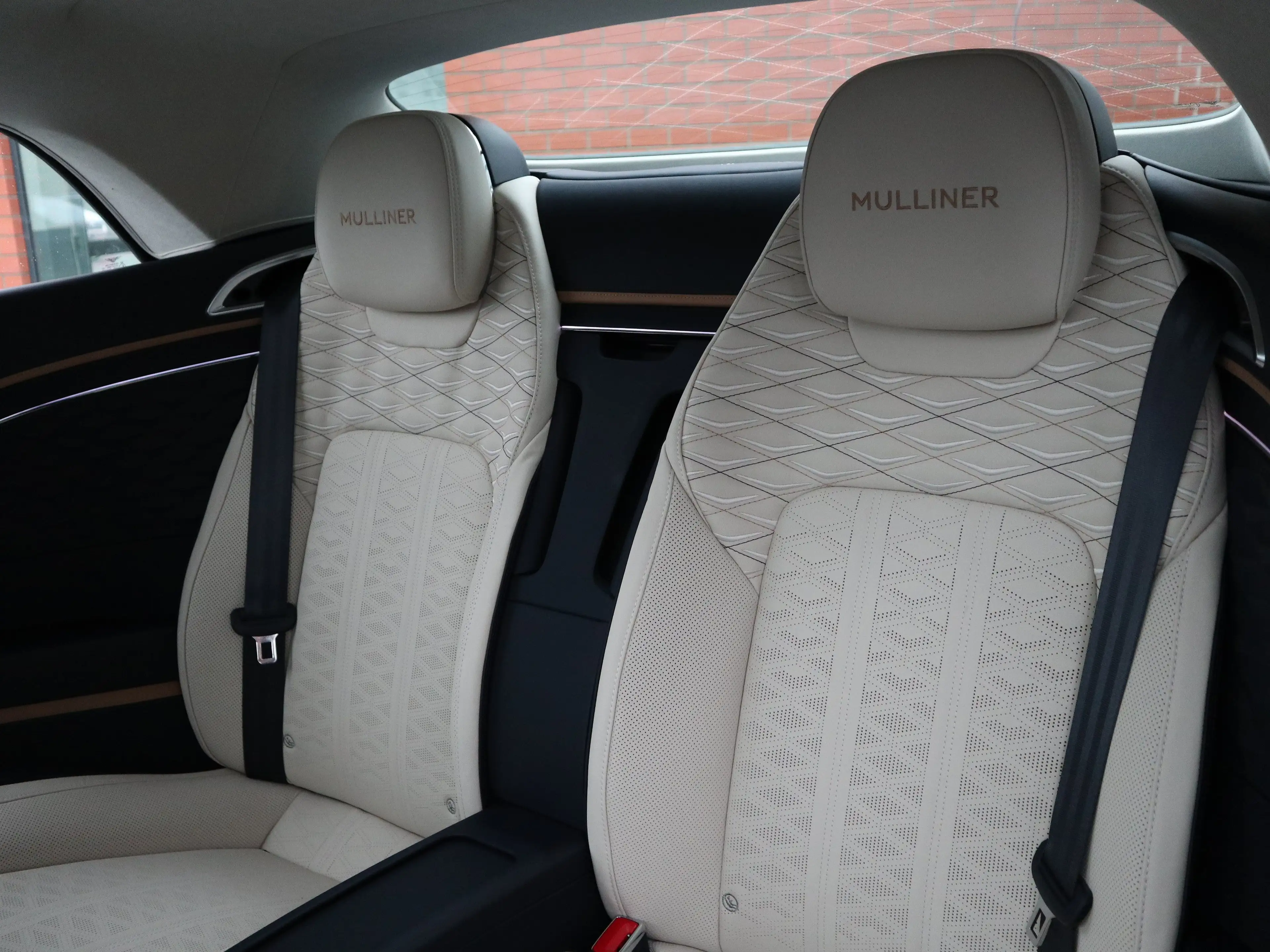 Bentley Continental GTC V8 Hybrid Mulliner *Bespoke Inside* — photo 15
