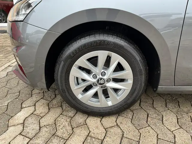 Skoda Fabia view 3