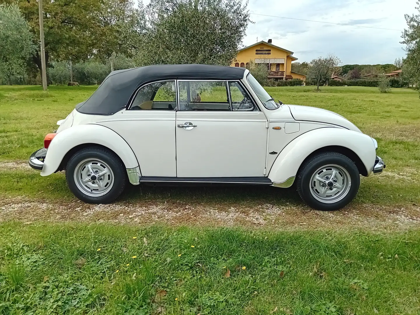 Volkswagen Maggiolino Karmann Weiß - 1