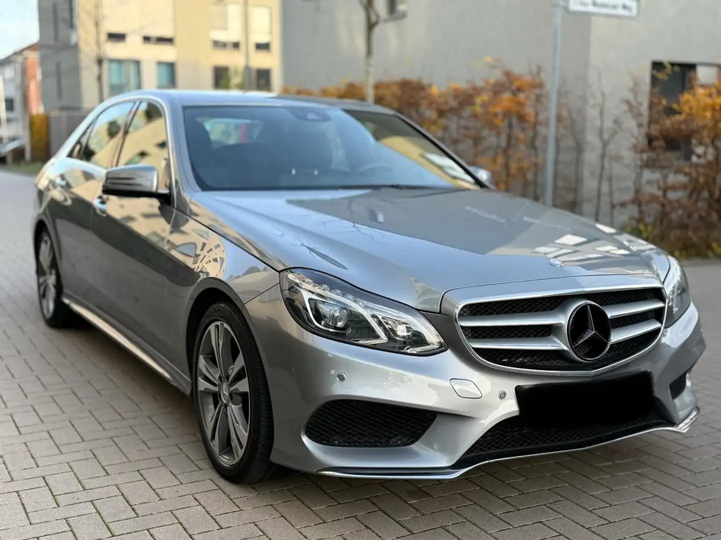 Mercedes-Benz E 250 E Limousine E 250 CDI BlueEfficiency Grau - 1