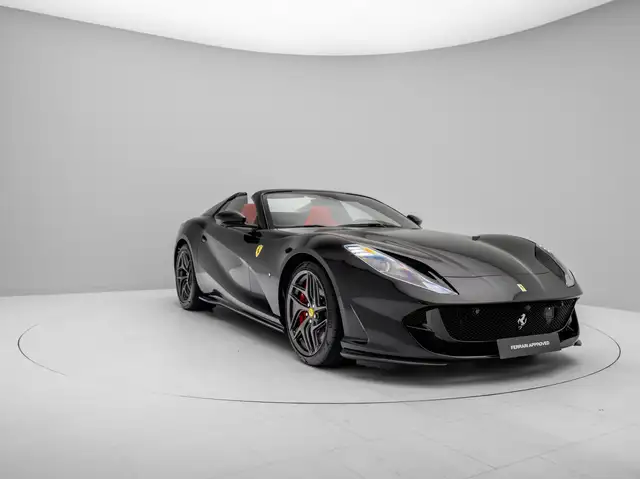 Ferrari 812 view 4