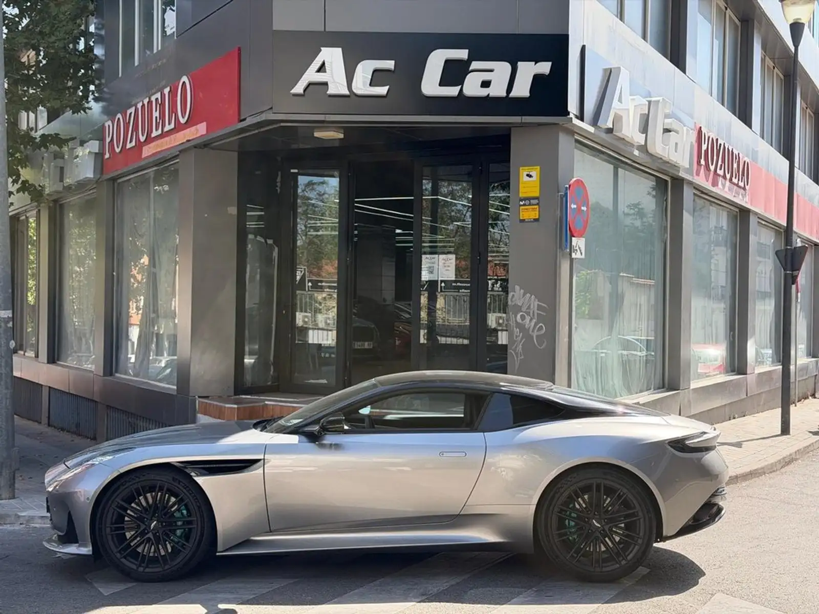 Aston Martin 4.0 V8