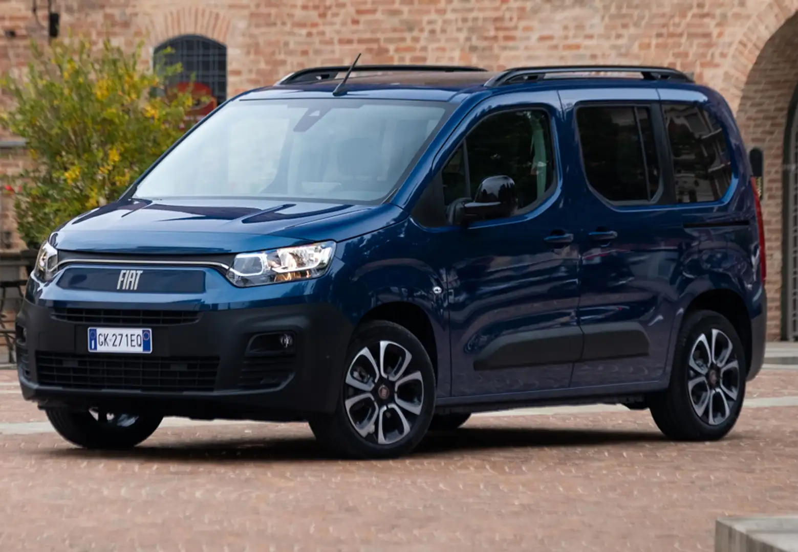 Fiat Doblo 1.5 Talla L 130 Aut. - 1