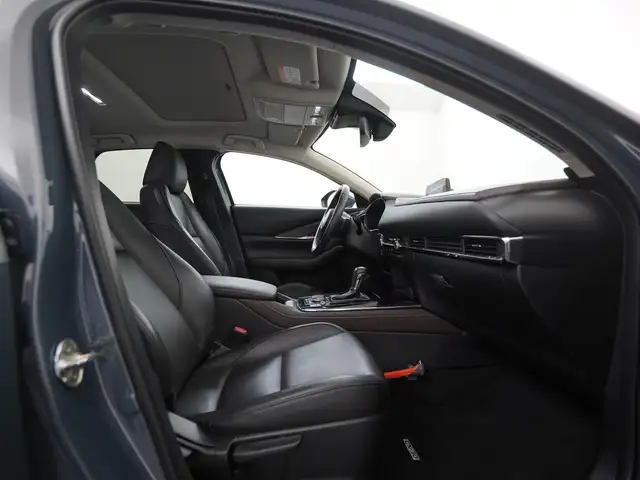 Mazda CX-30 view 3