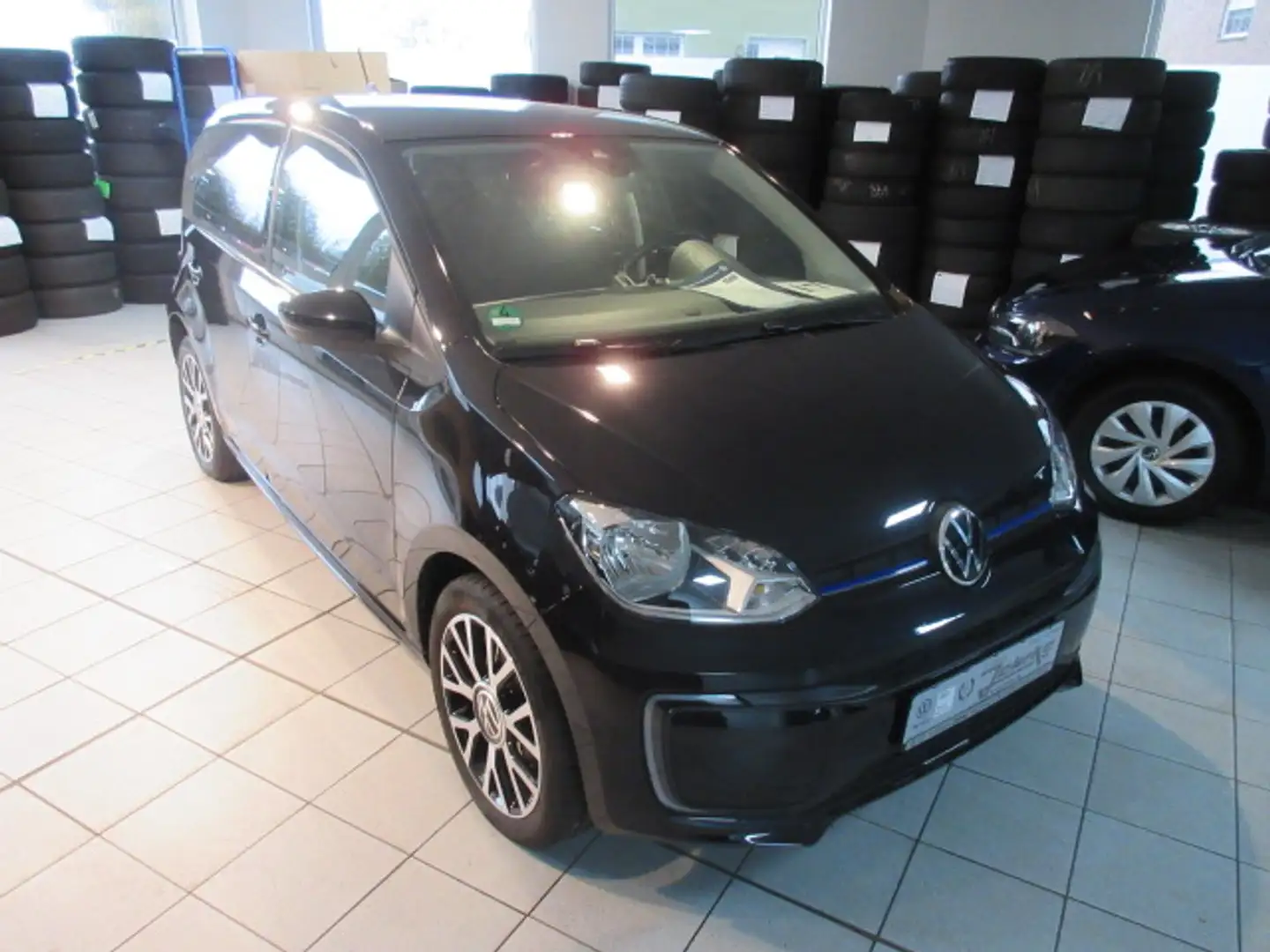 Volkswagen e-up! Style "Plus" Automatik NAVIV. KAMERA GRA APS SITZHEIZUNG CLIMATRONIC DAB eFH ZV Noir - 1