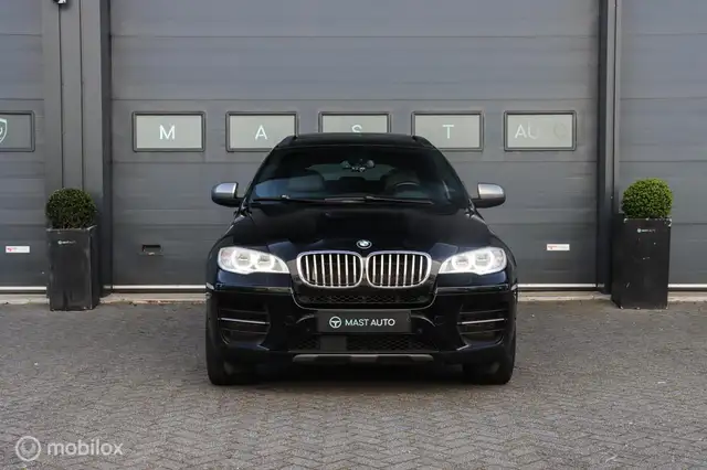 BMW X6 view 2