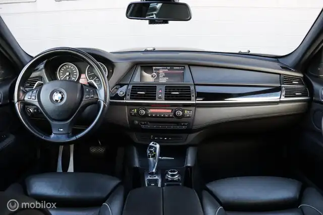 BMW X6 view 3