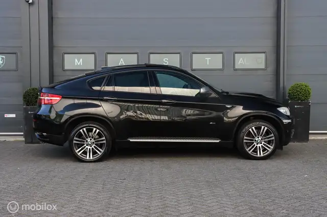 BMW X6 view 5