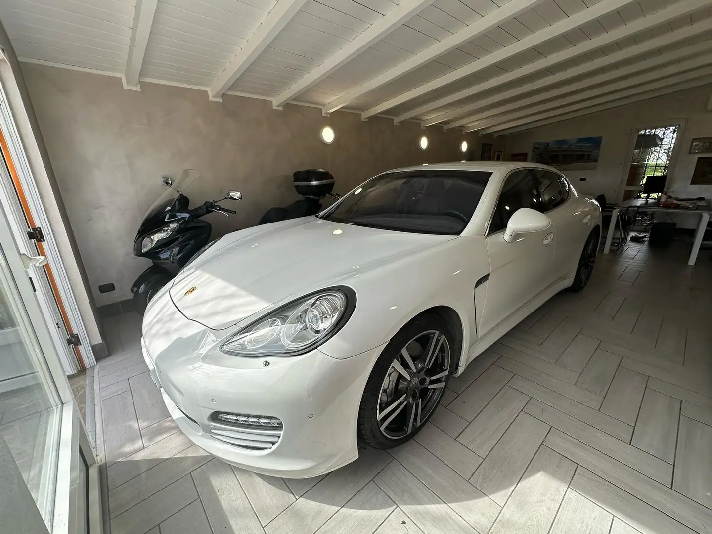 Porsche Panamera Panamera 4.8 4S Bílá - 1