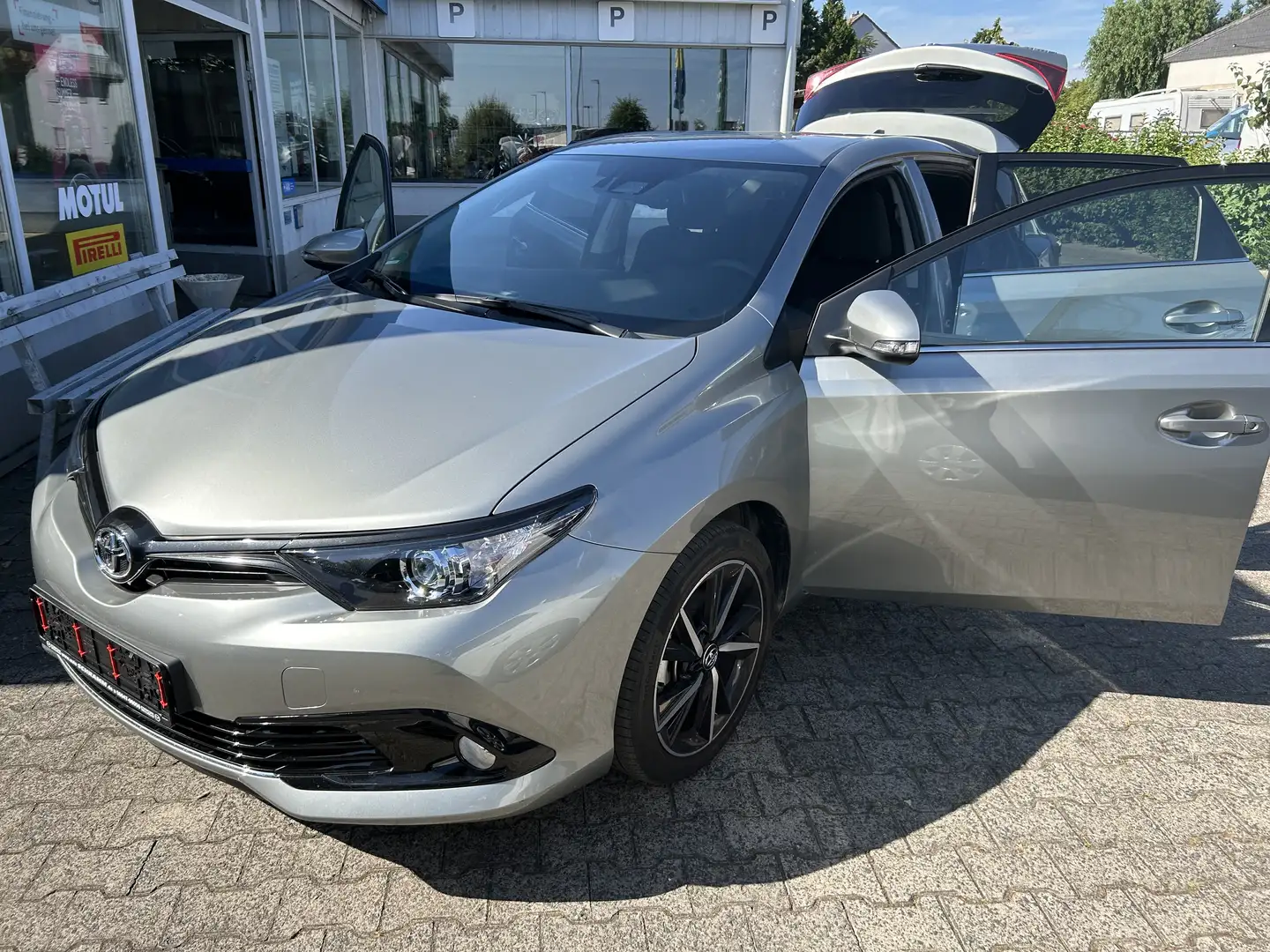 Toyota Auris Team D 8fach Bereift mtl.Rate 99,-€ Grau - 1