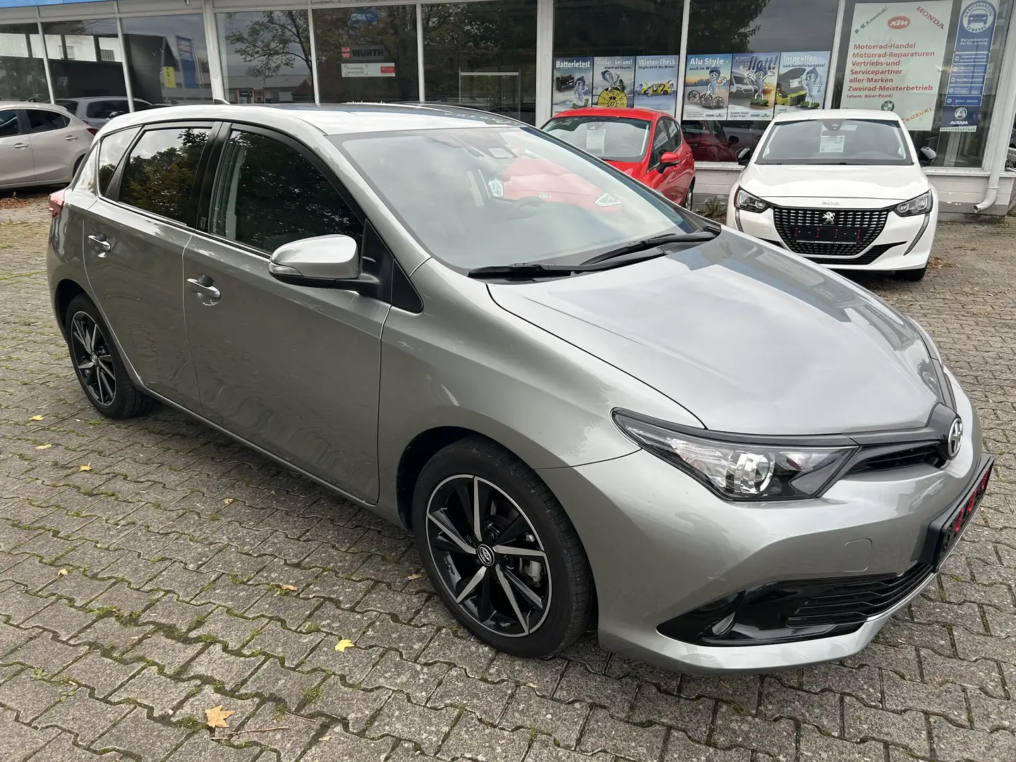 Toyota Auris Team D 8fach Bereift 1.Hand wenig Kilometer Grau - 2