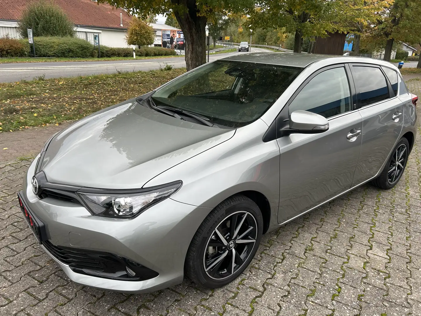 Toyota Auris Team D 8fach Bereift 1.Hand wenig Kilometer Grau - 1