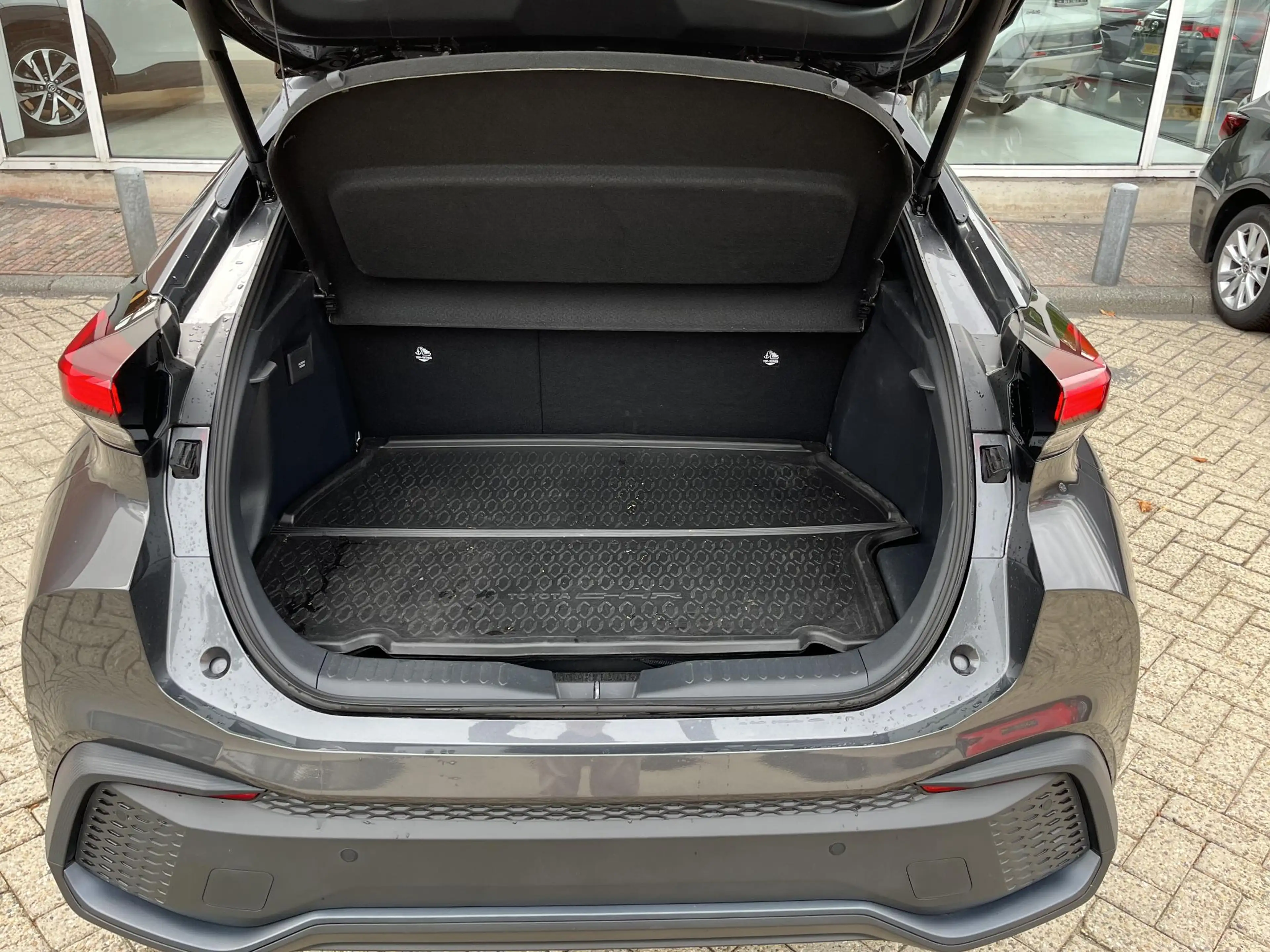 Toyota C-HR 2.0 Plug-in Hybrid 220 First Edition l 360 camera — photo 12