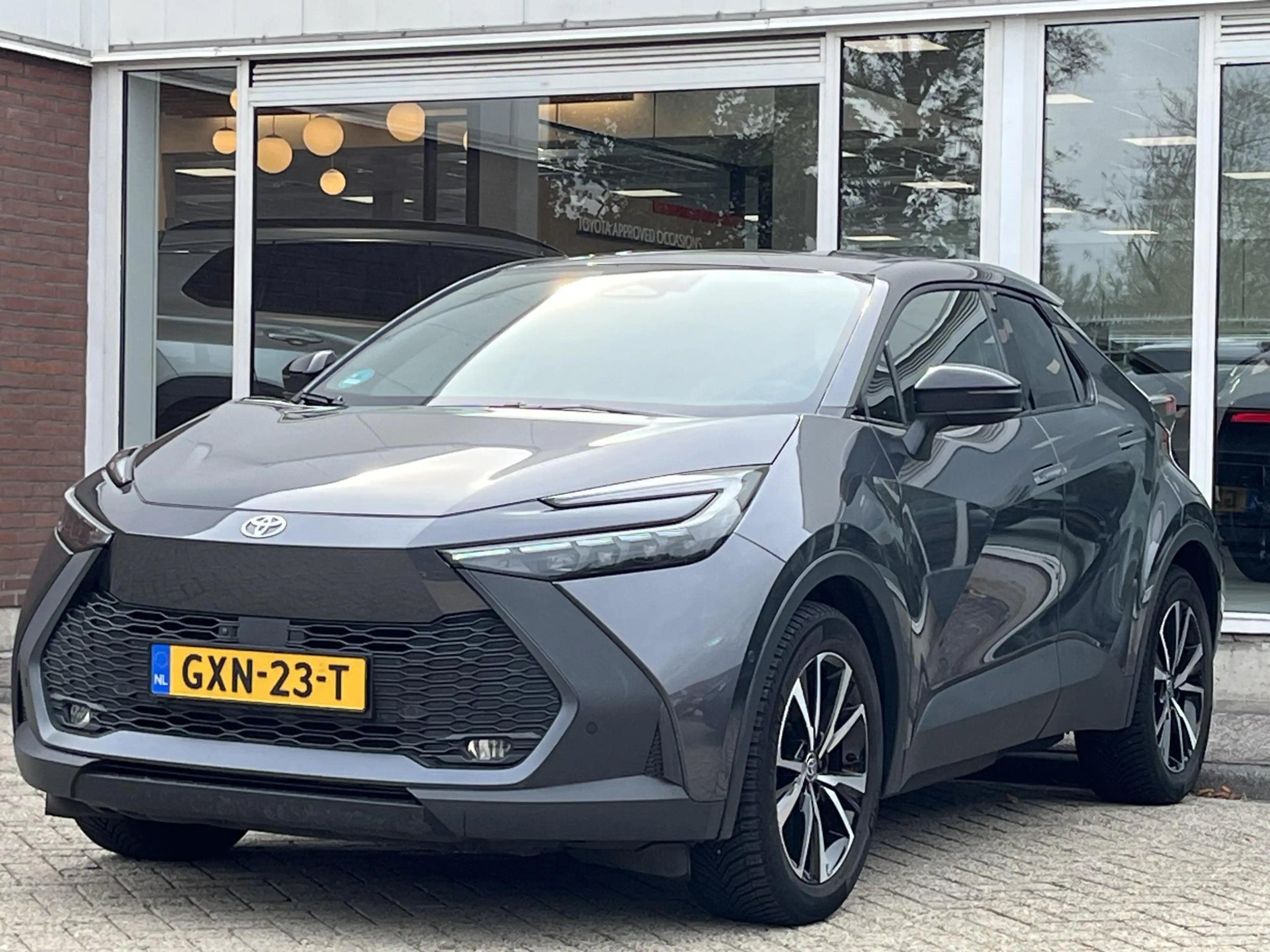 Toyota C-HR 2.0 Plug-in Hybrid 220 First Edition l 360 camera — photo 4