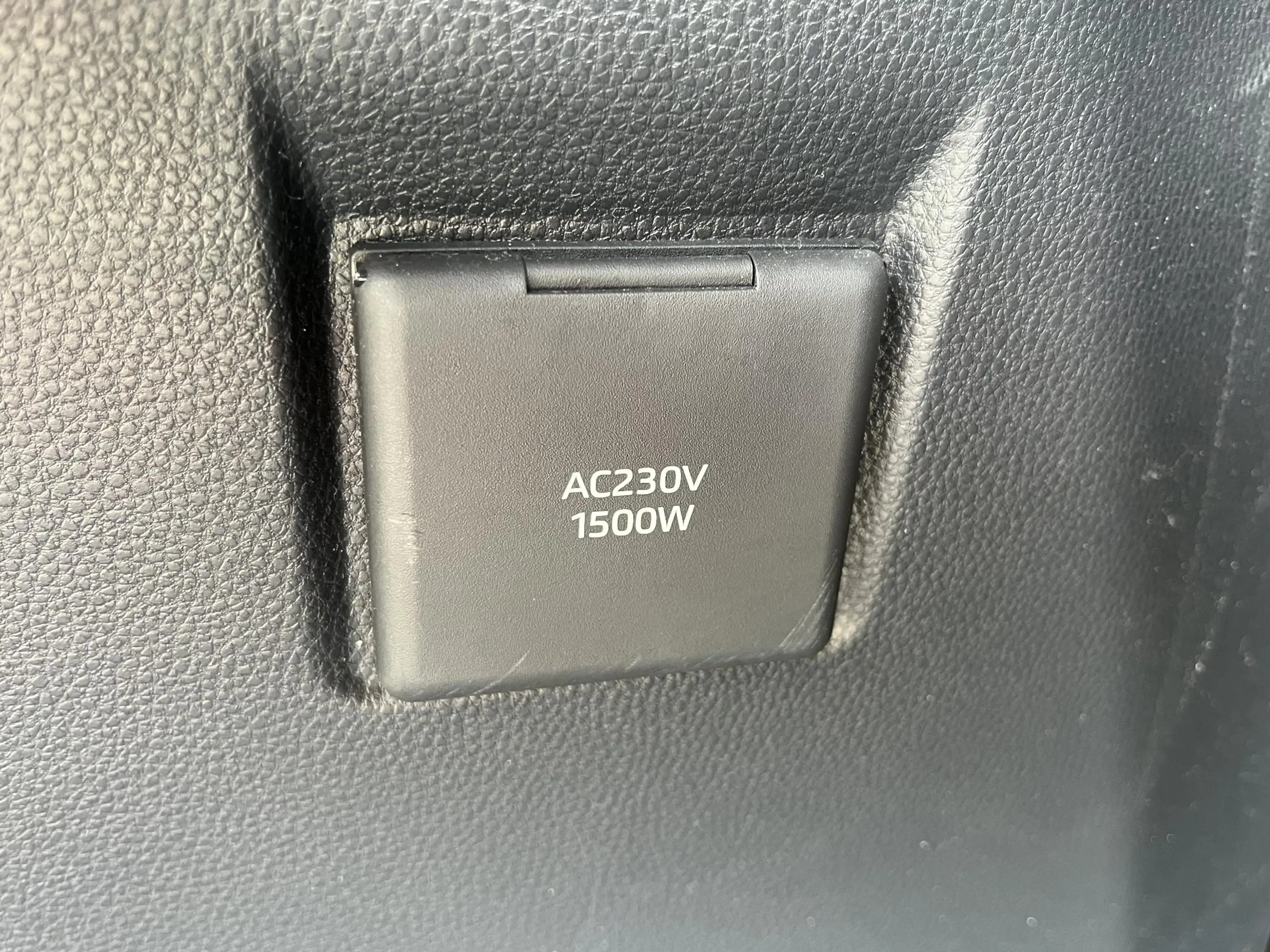 Toyota C-HR 2.0 Plug-in Hybrid 220 First Edition l 360 camera — photo 11