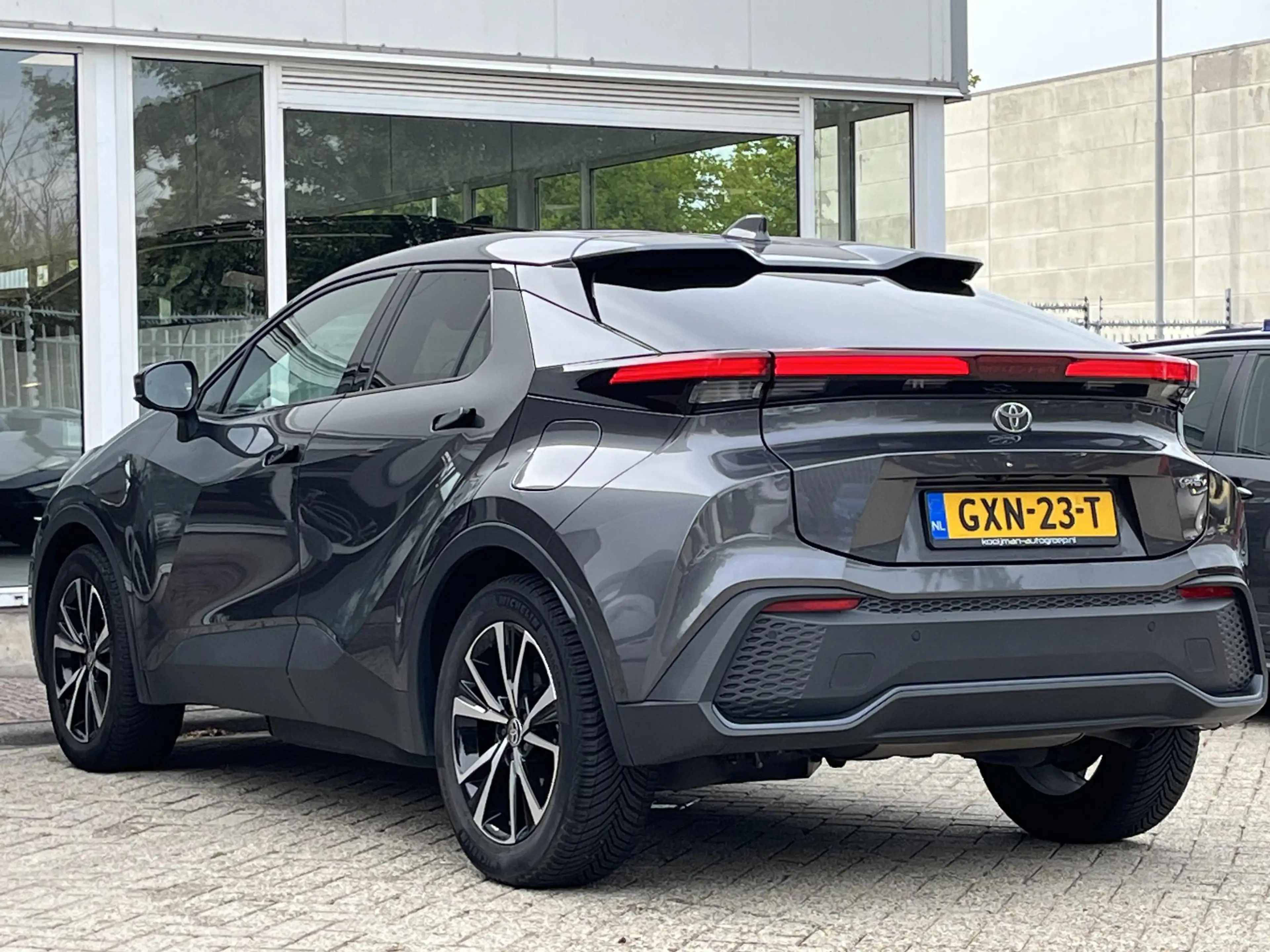 Toyota C-HR 2.0 Plug-in Hybrid 220 First Edition l 360 camera — photo 7