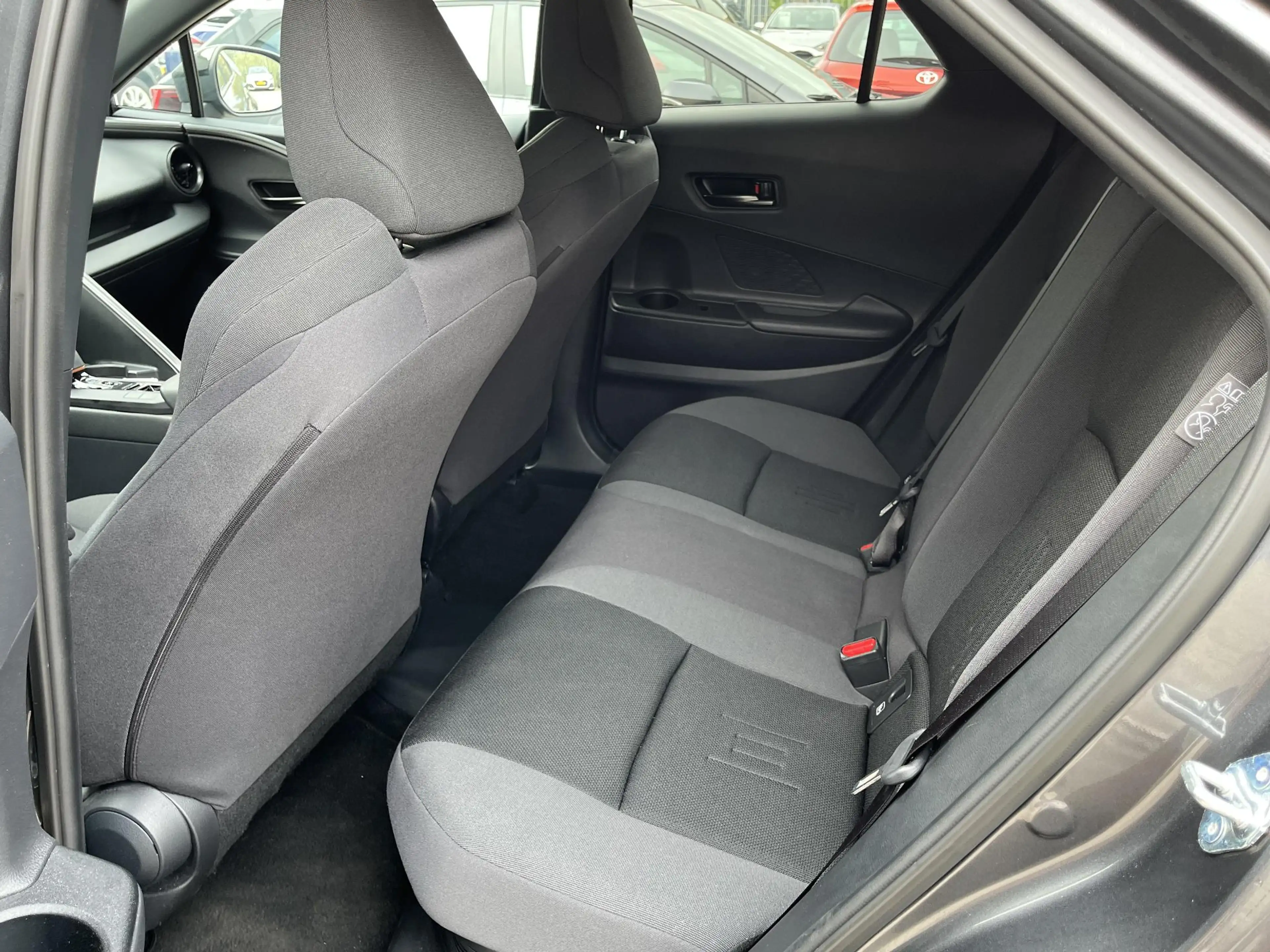 Toyota C-HR 2.0 Plug-in Hybrid 220 First Edition l 360 camera — photo 13
