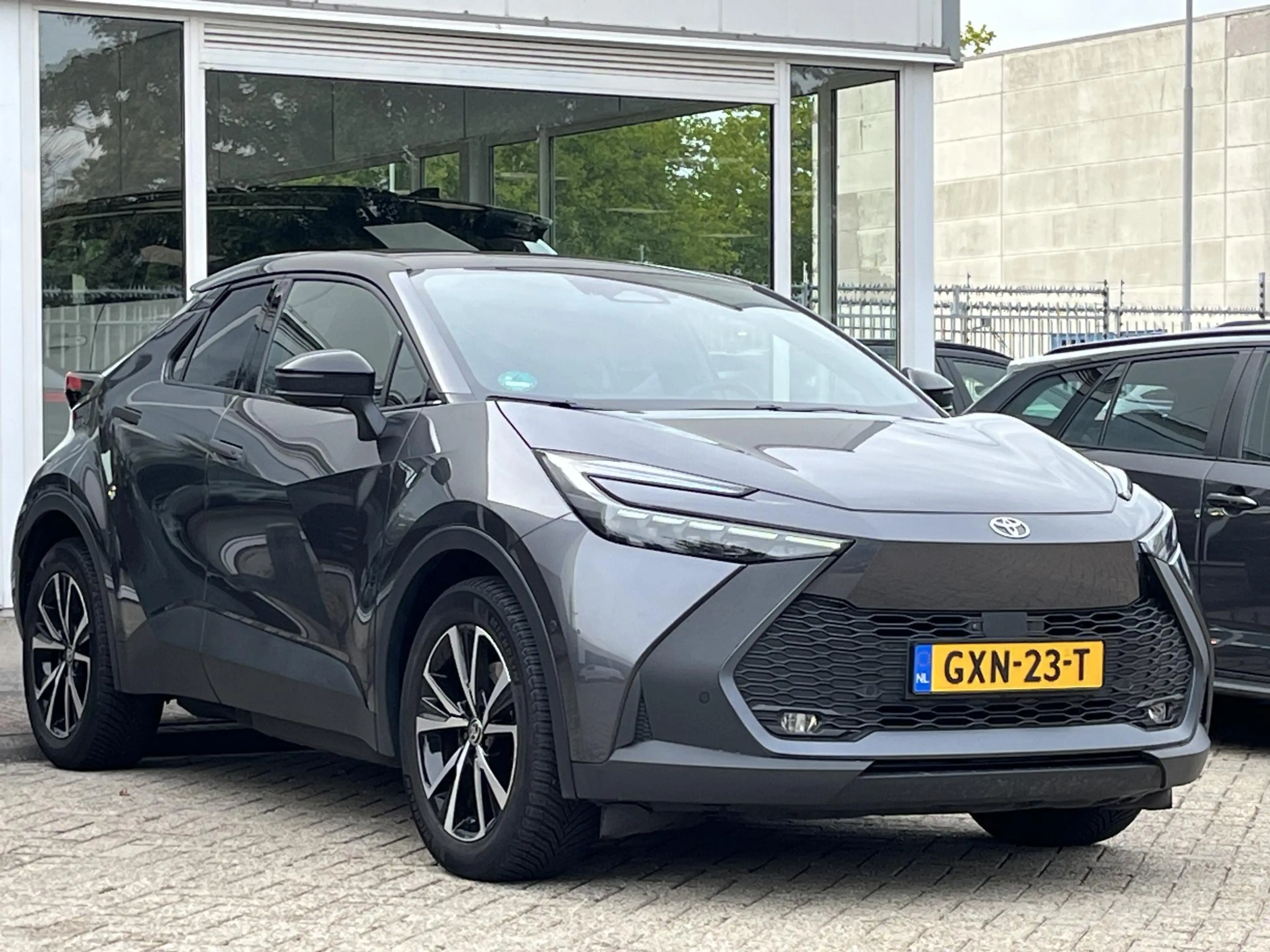 Toyota C-HR 2.0 Plug-in Hybrid 220 First Edition l 360 camera — photo 3
