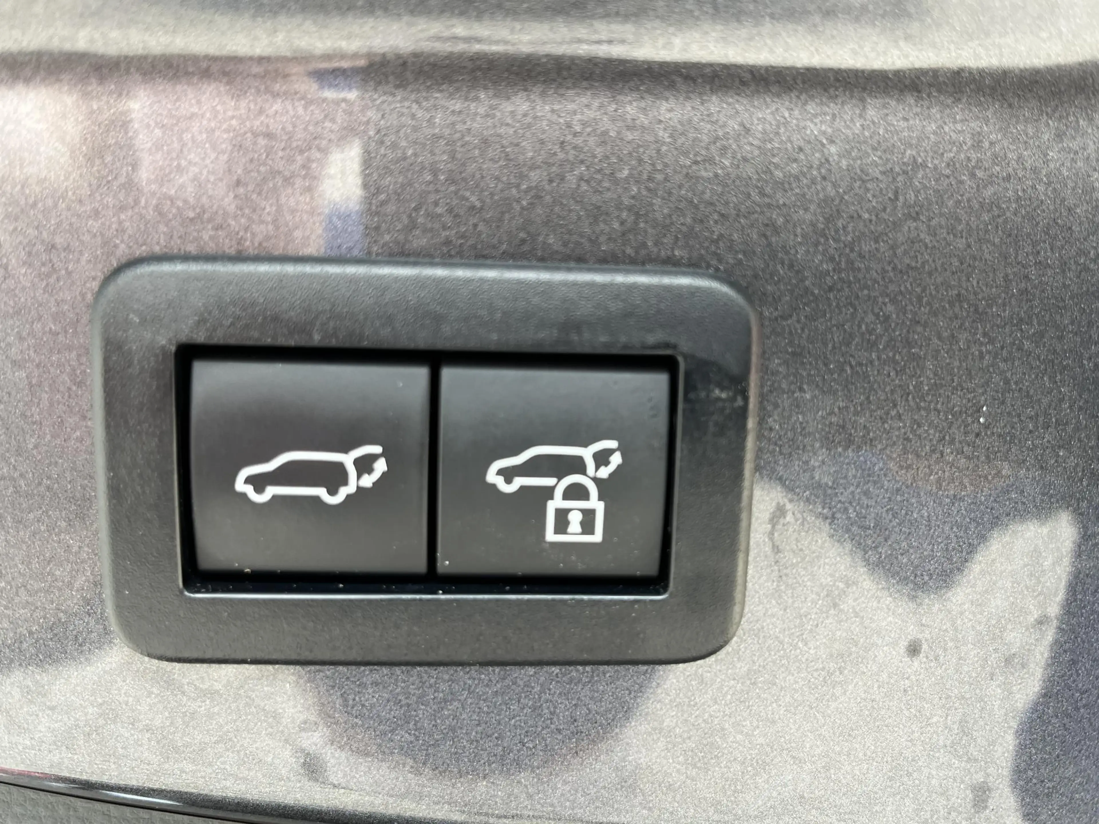 Toyota C-HR 2.0 Plug-in Hybrid 220 First Edition l 360 camera — photo 10