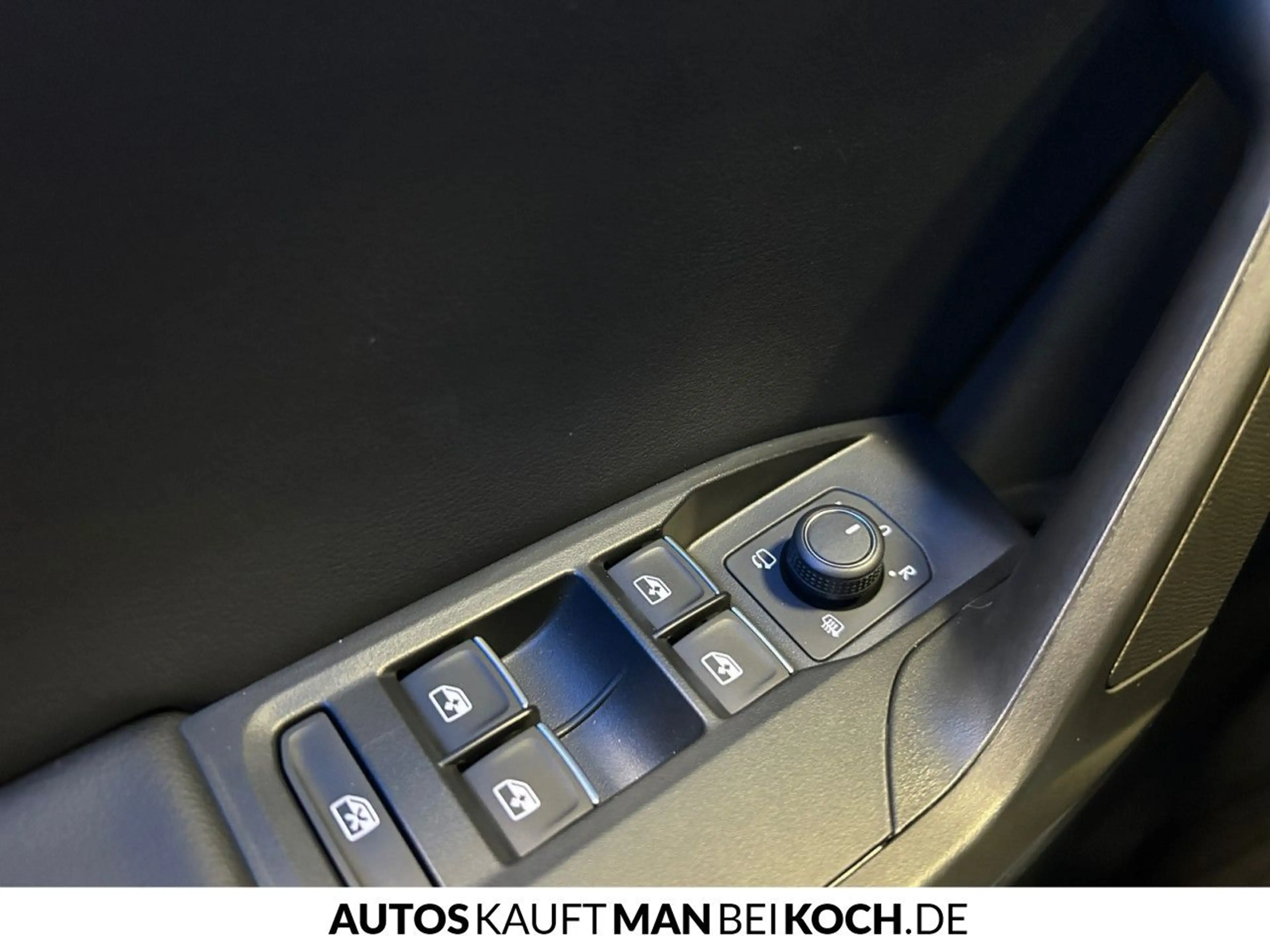 SEAT Leon Sportstourer FR 2.0 TDI DSG TOTWINKEL NAVI SH — photo 14