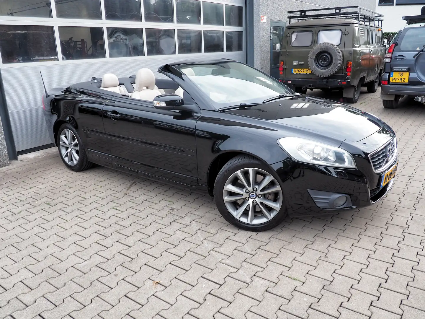 Volvo C70 2.5 T5 Momentum LUXE! LEDER CLIMA TREKH. AUTOM. Negro - 1