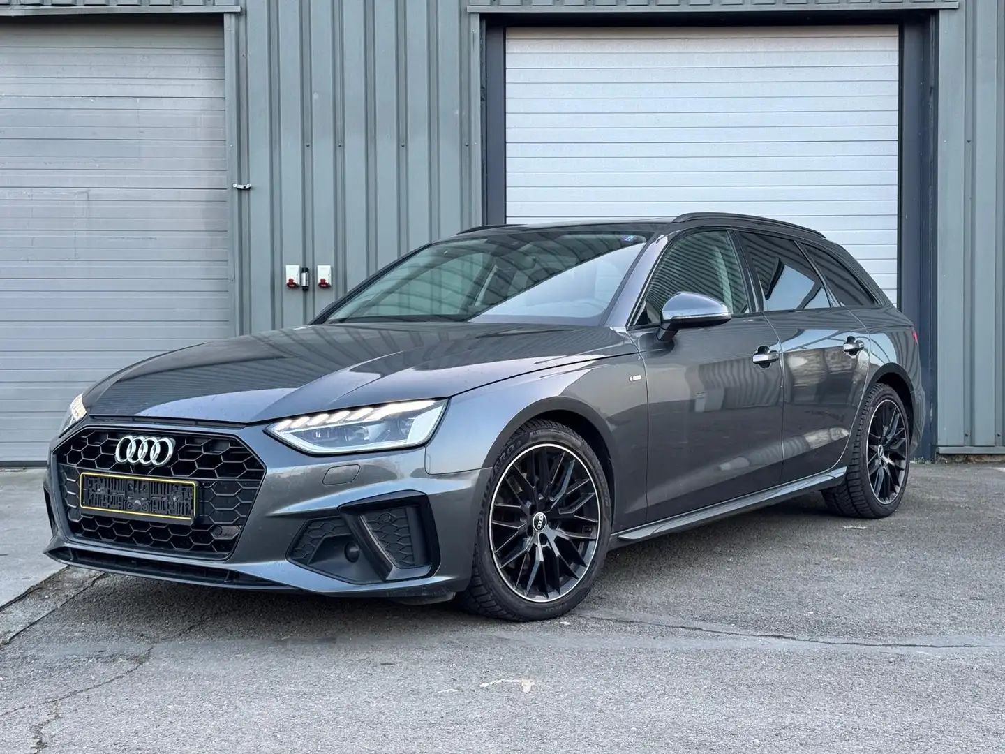 Audi A4 Avant 35 TDi S line tronic TVA Déductible Gris - 2