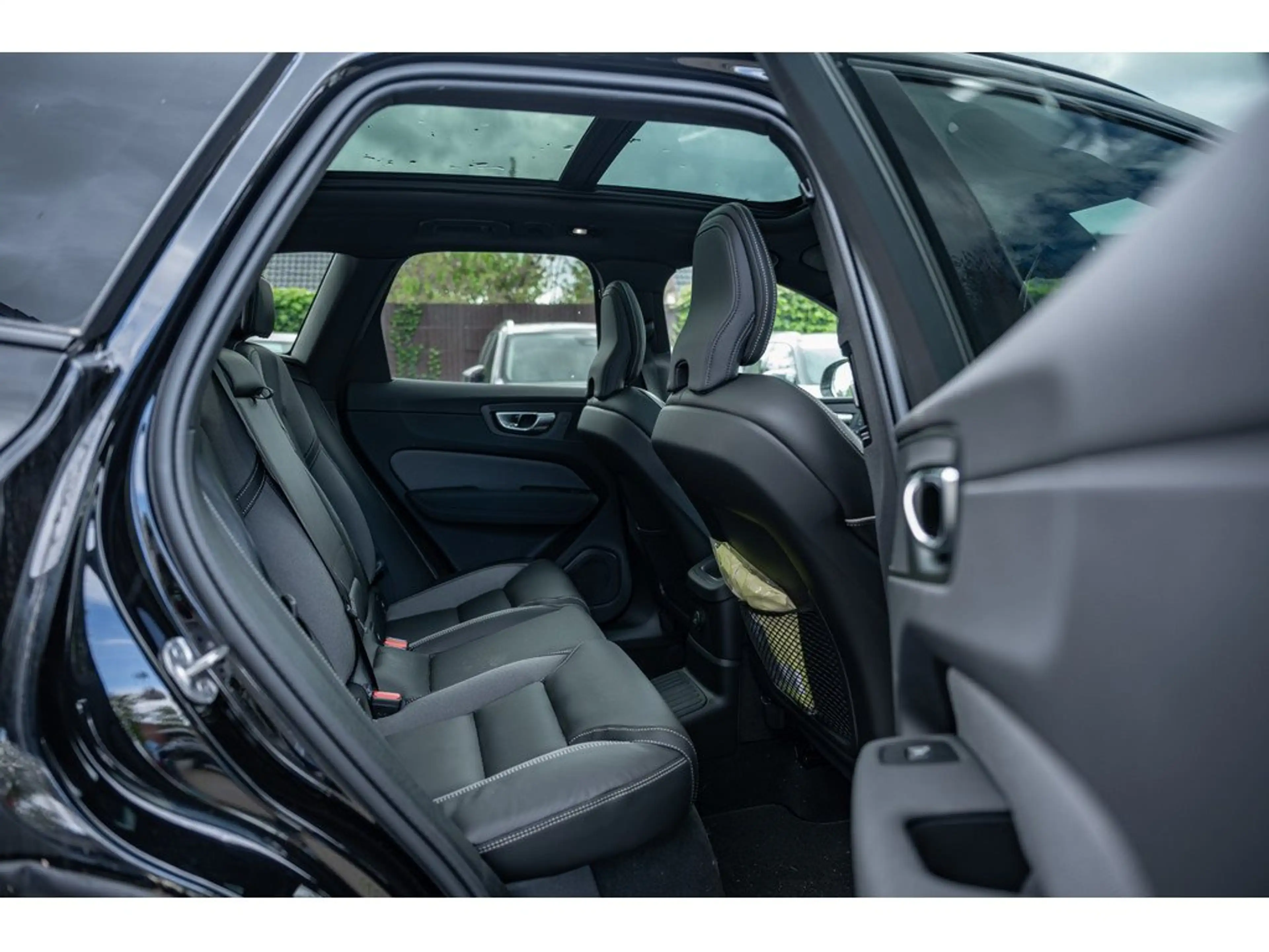 Volvo XC60 T6 Ultra Black Edition AWD — photo 12