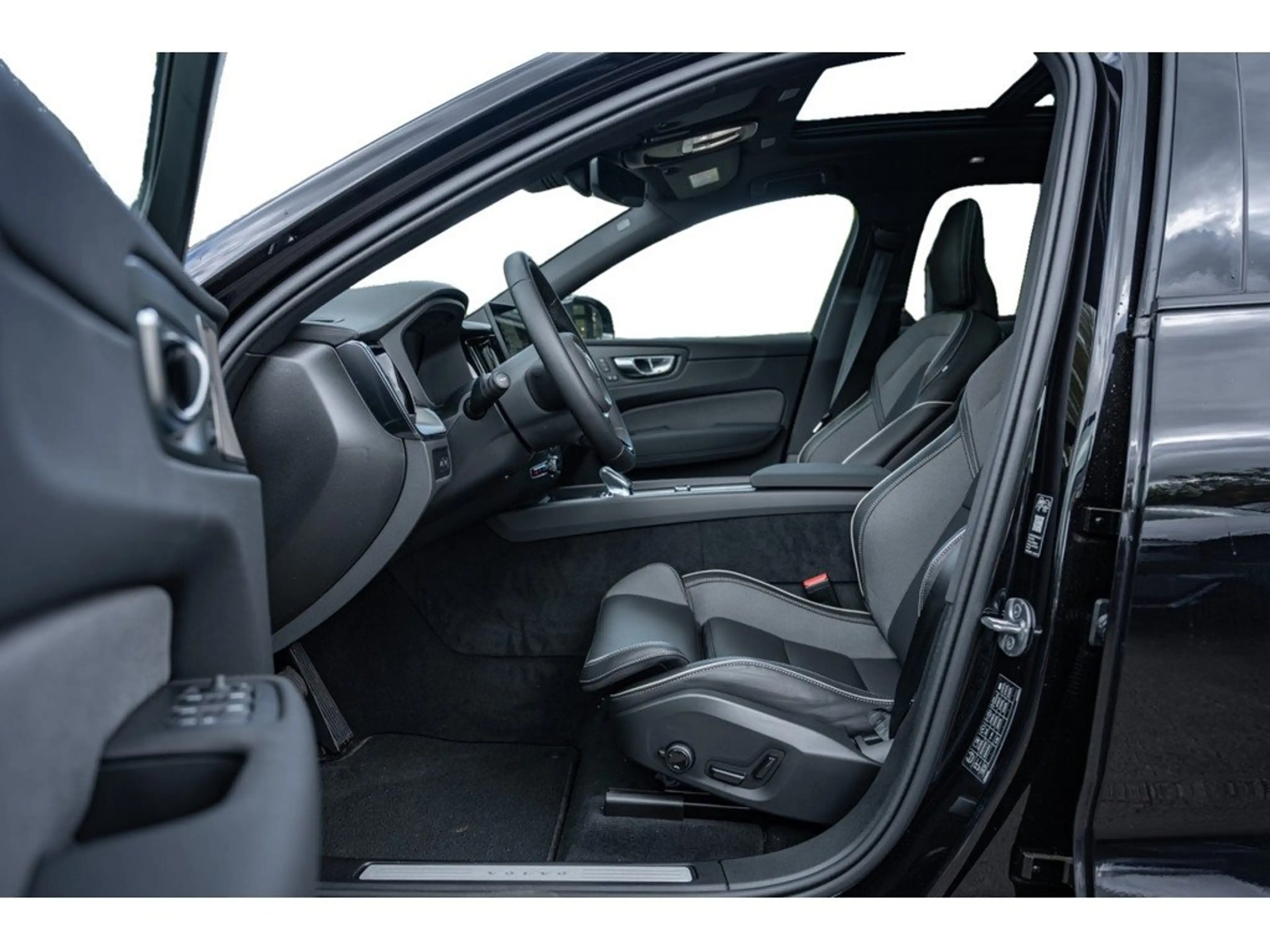 Volvo XC60 T6 Ultra Black Edition AWD — photo 9