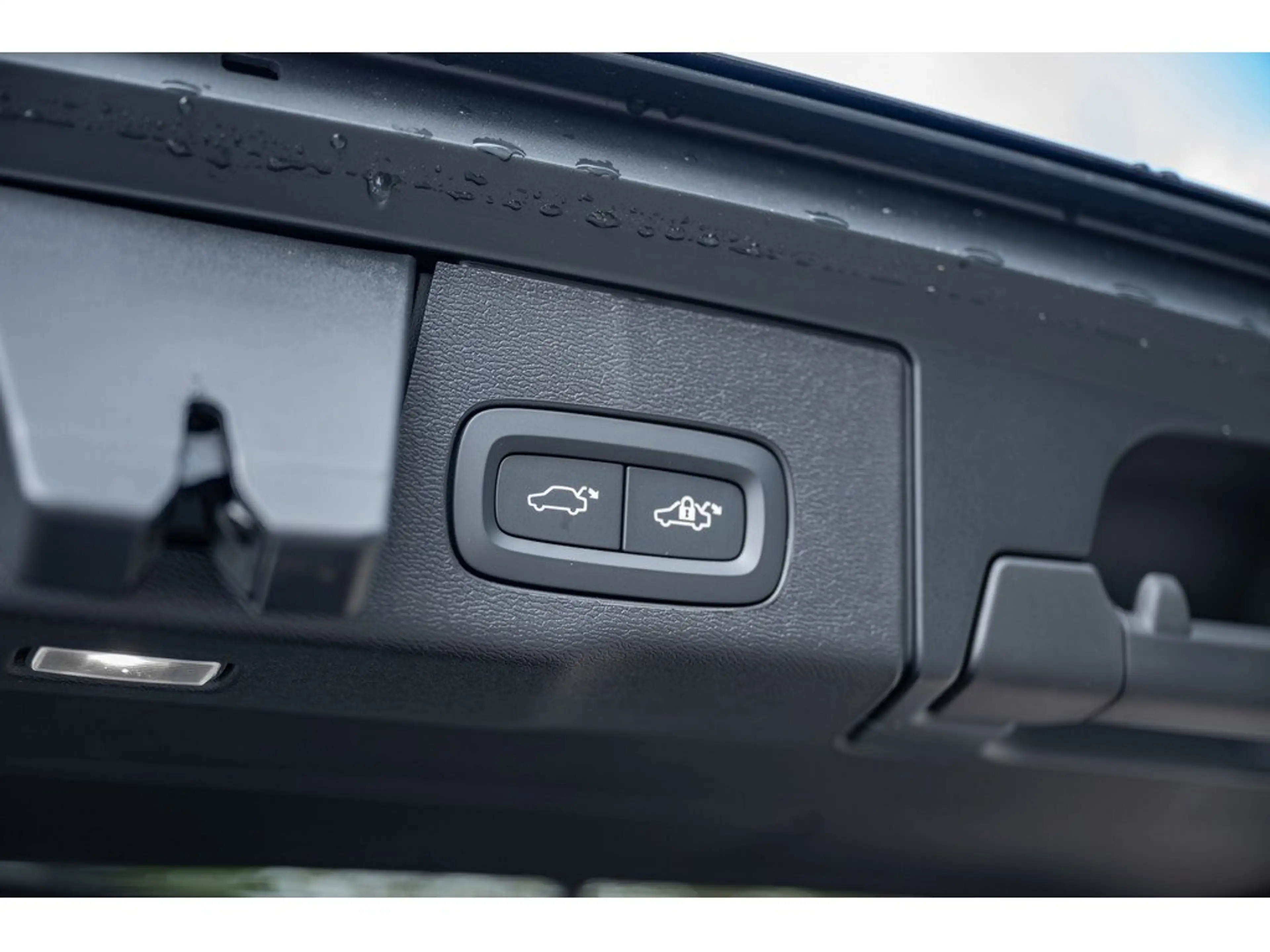 Volvo XC60 T6 Ultra Black Edition AWD — photo 15