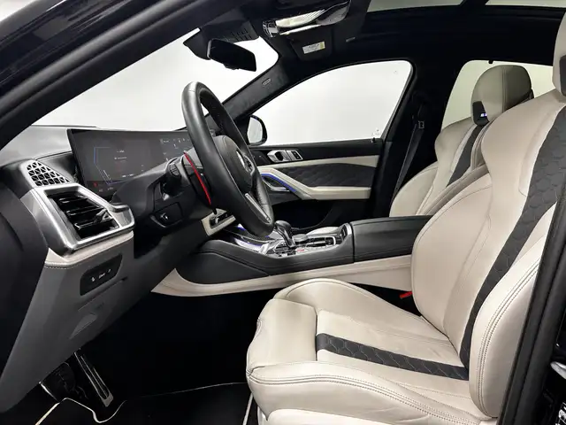 BMW X6 M view 4