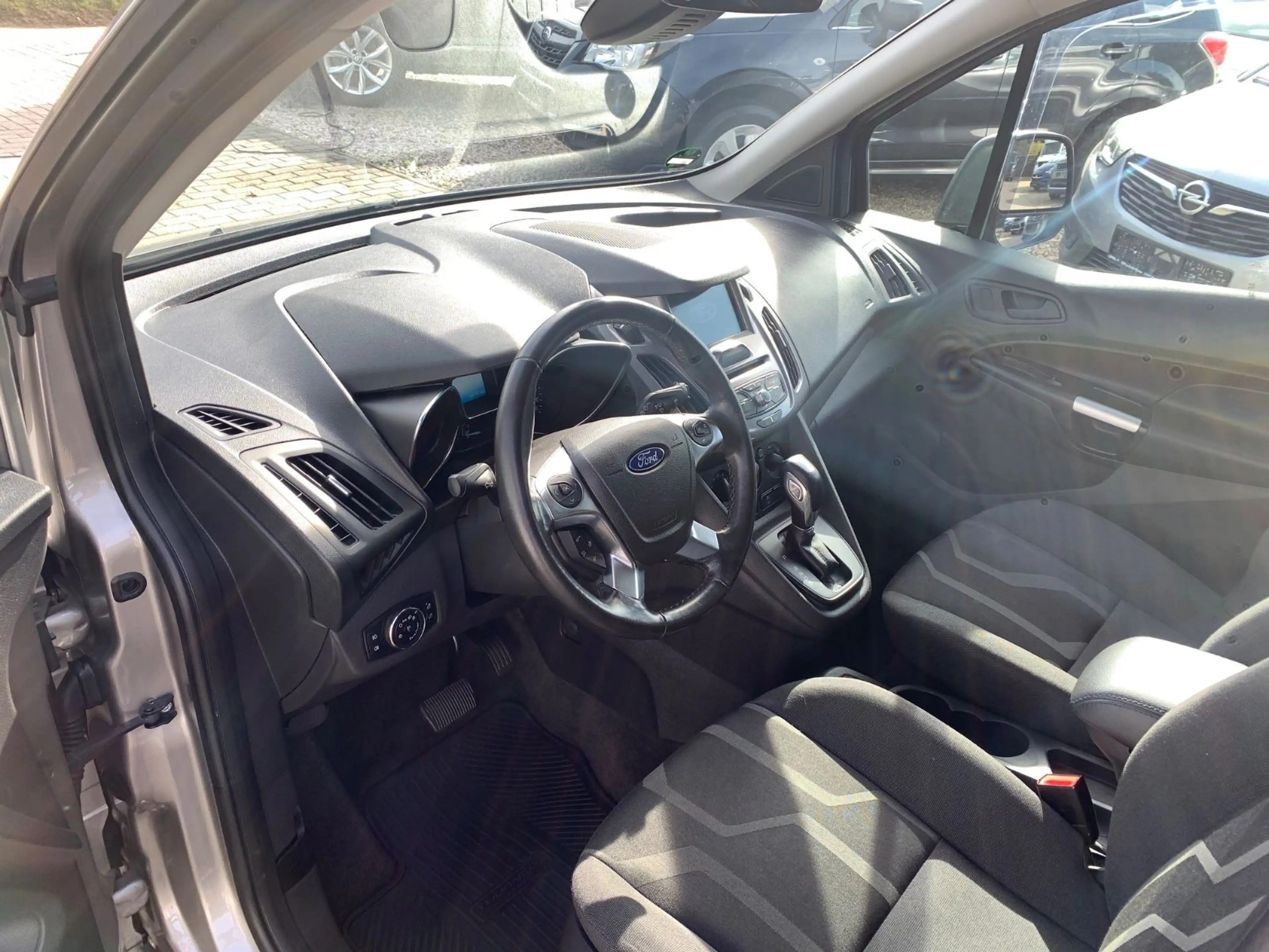 Ford Tourneo Connect Trend 1,5 TDCi Aut AHK Temp Shzg — photo 7