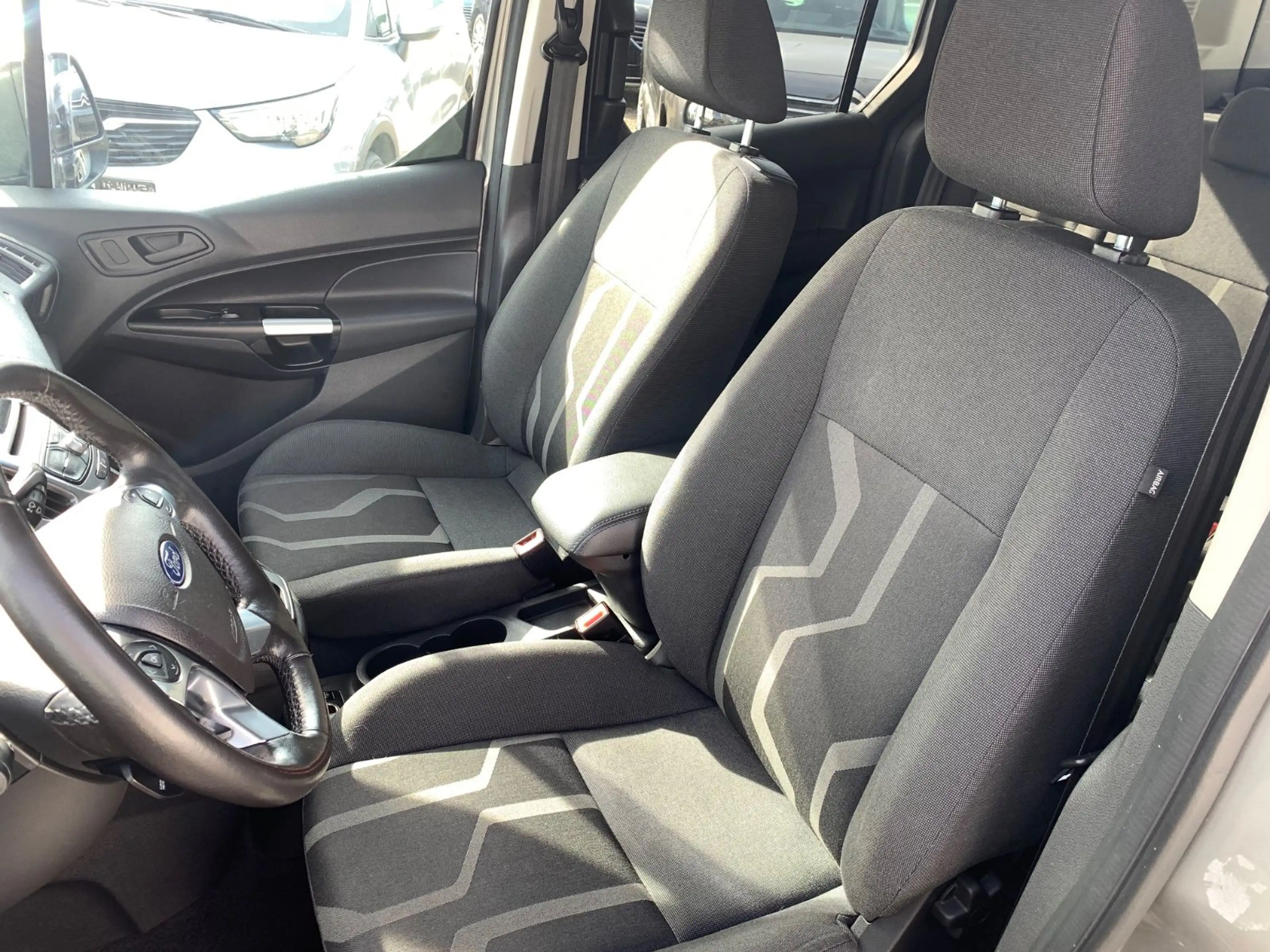 Ford Tourneo Connect Trend 1,5 TDCi Aut AHK Temp Shzg — photo 9