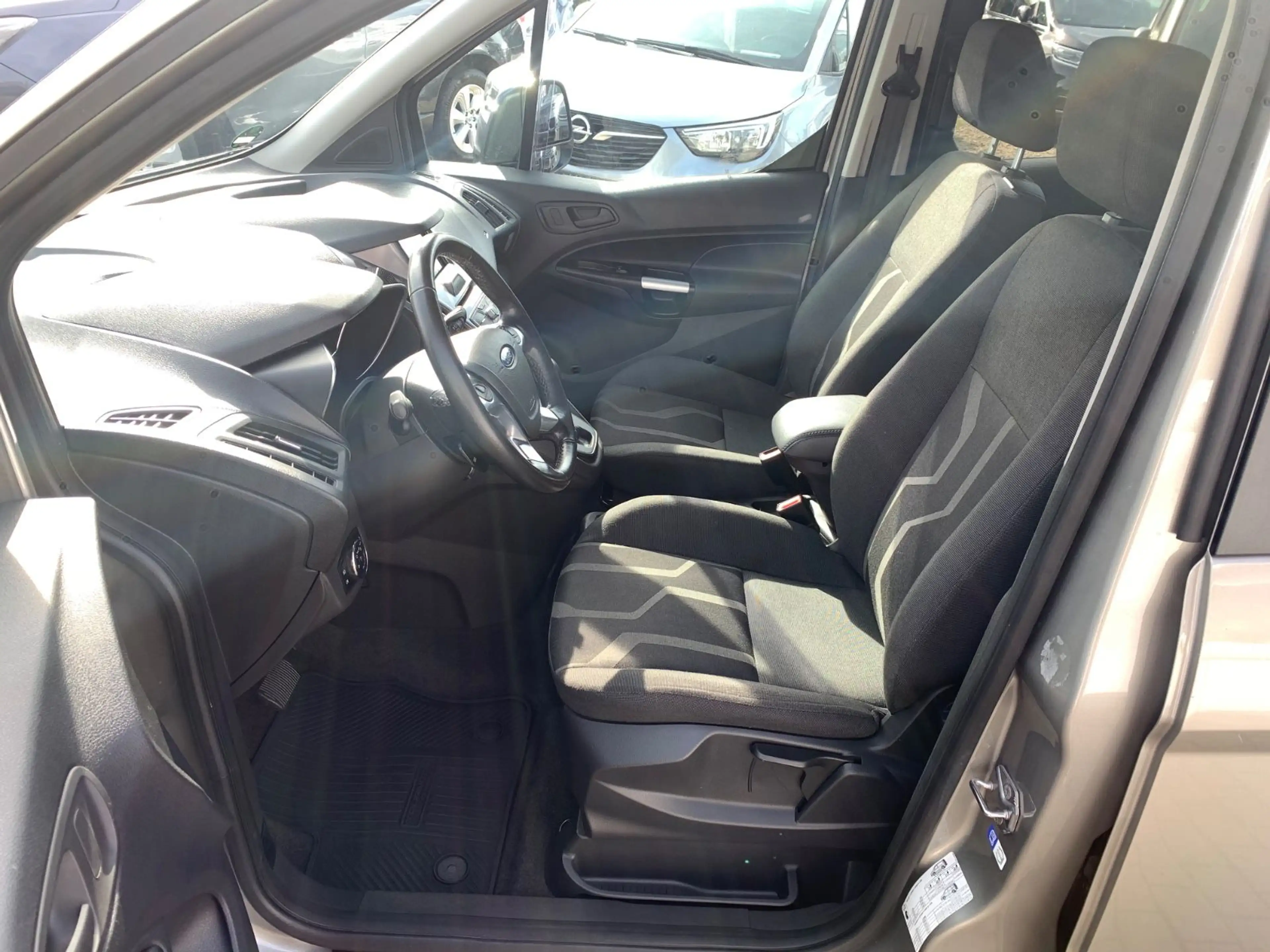 Ford Tourneo Connect Trend 1,5 TDCi Aut AHK Temp Shzg — photo 10