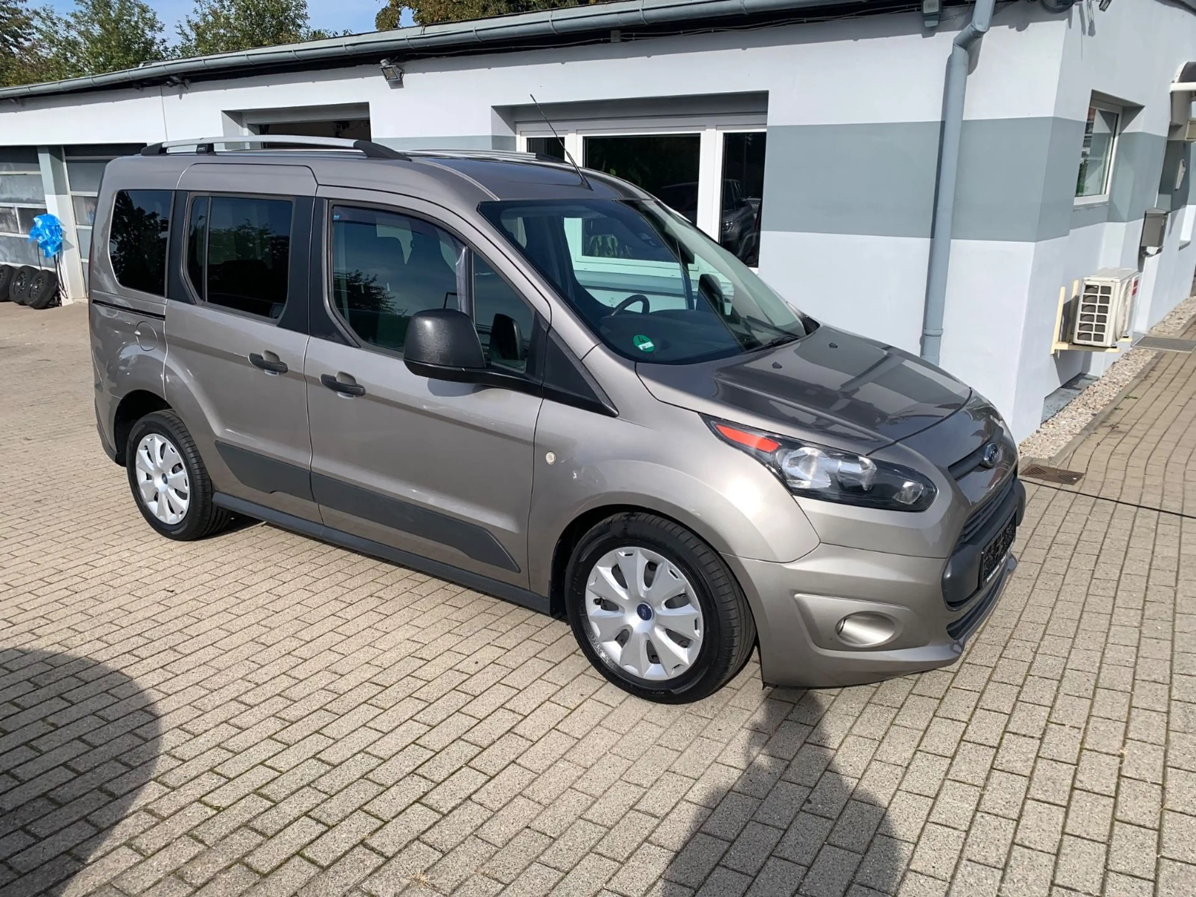 Ford Tourneo Connect Trend 1,5 TDCi Aut AHK Temp Shzg