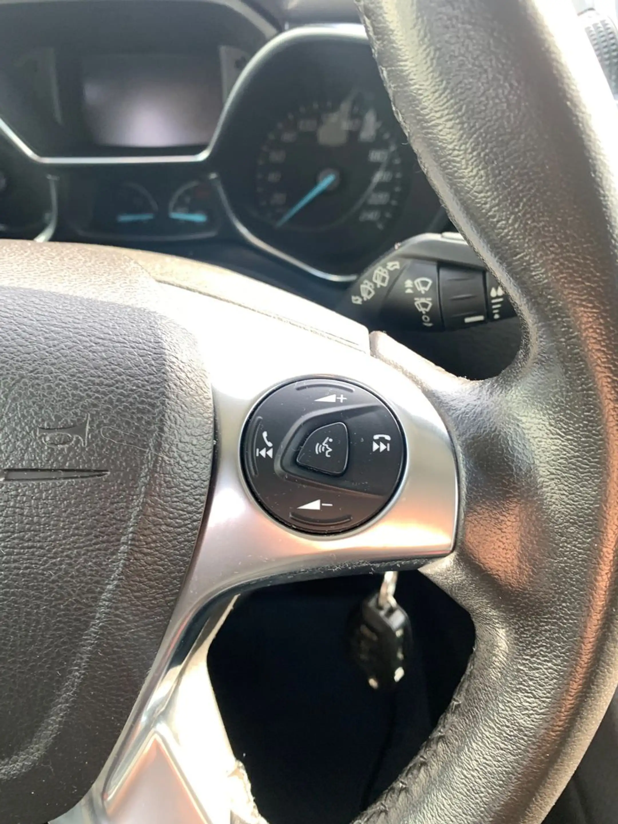 Ford Tourneo Connect Trend 1,5 TDCi Aut AHK Temp Shzg — photo 15