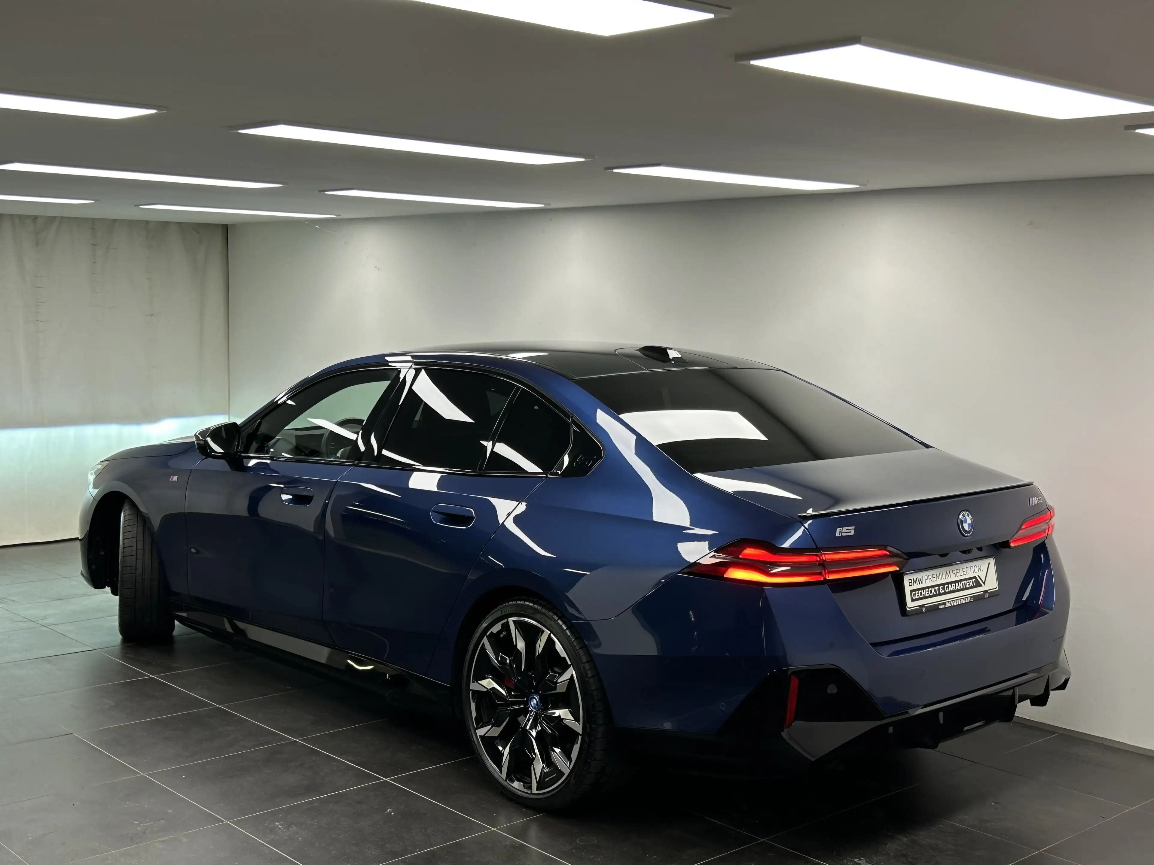 BMW i5 M60 xDrive Limousine — photo 3