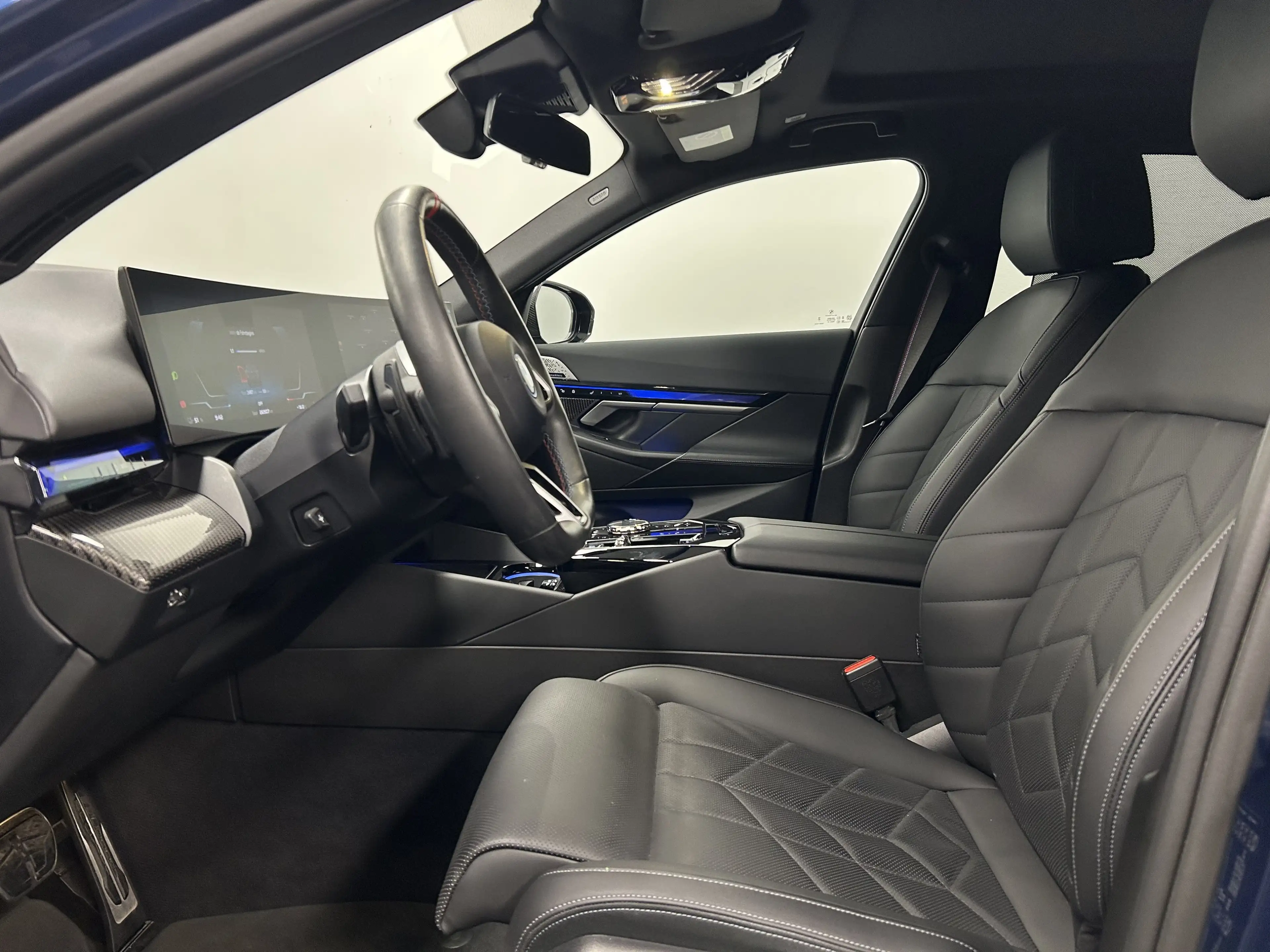 BMW i5 M60 xDrive Limousine — photo 4