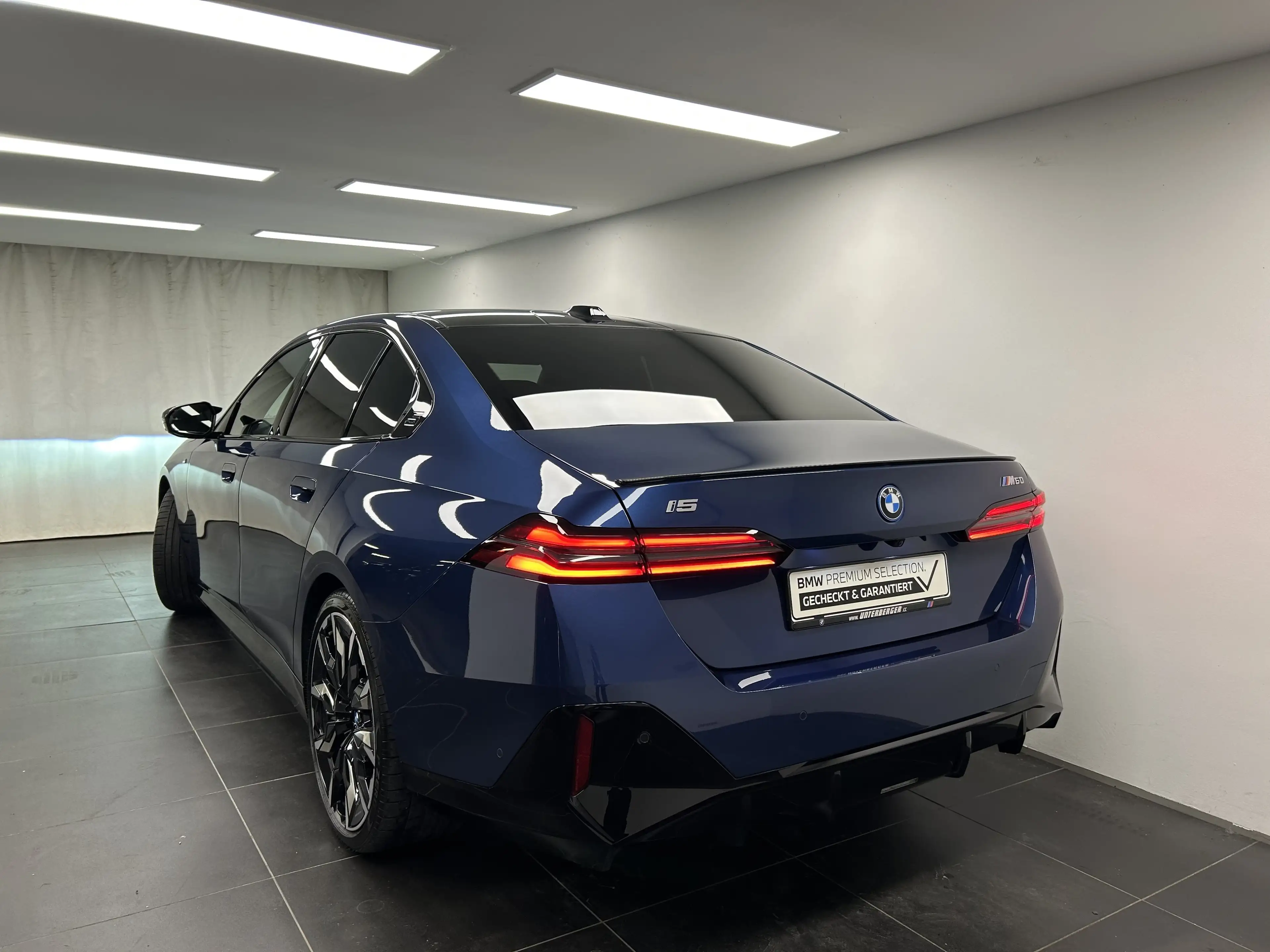 BMW i5 M60 xDrive Limousine — photo 10