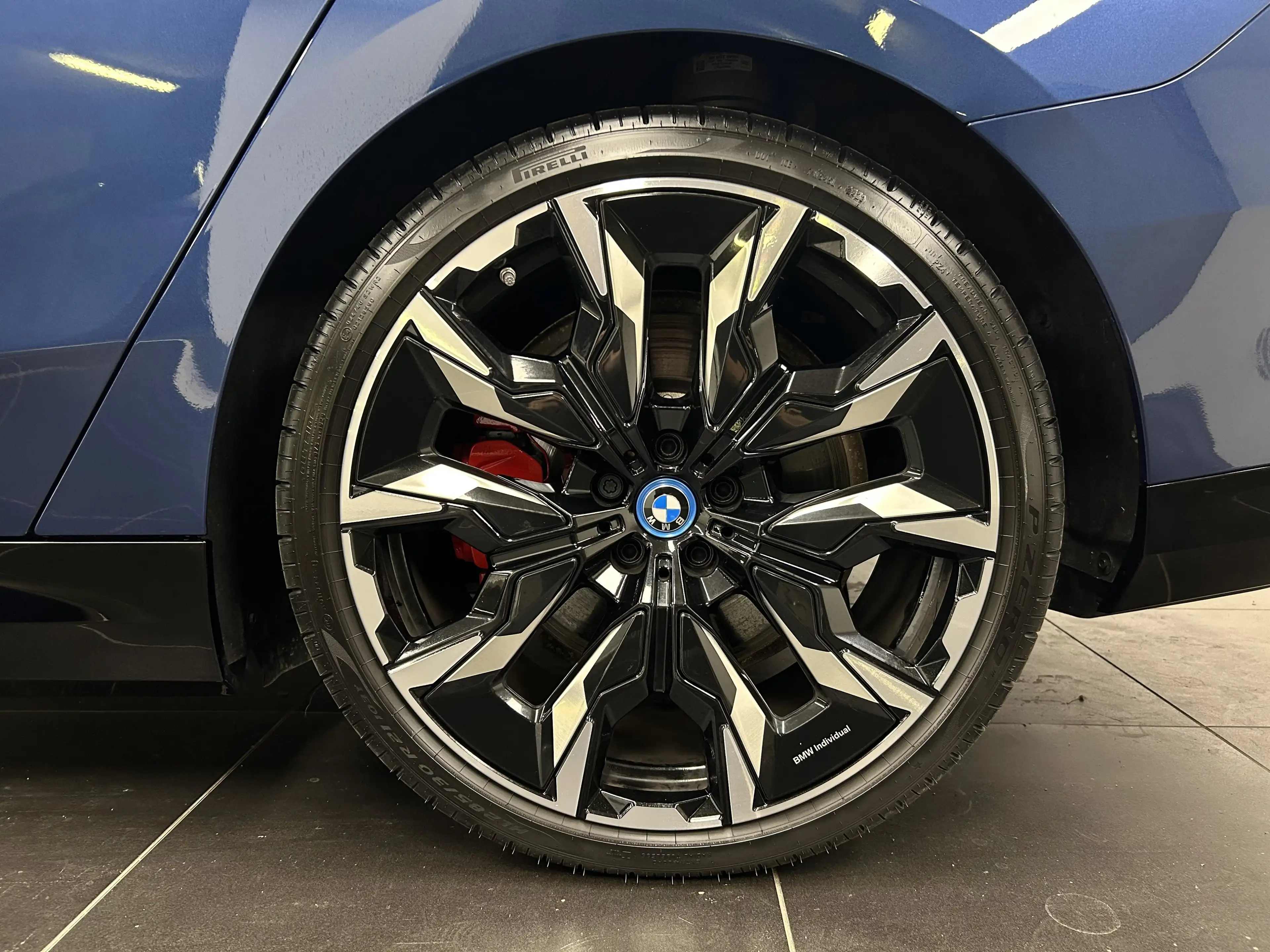 BMW i5 M60 xDrive Limousine — photo 6