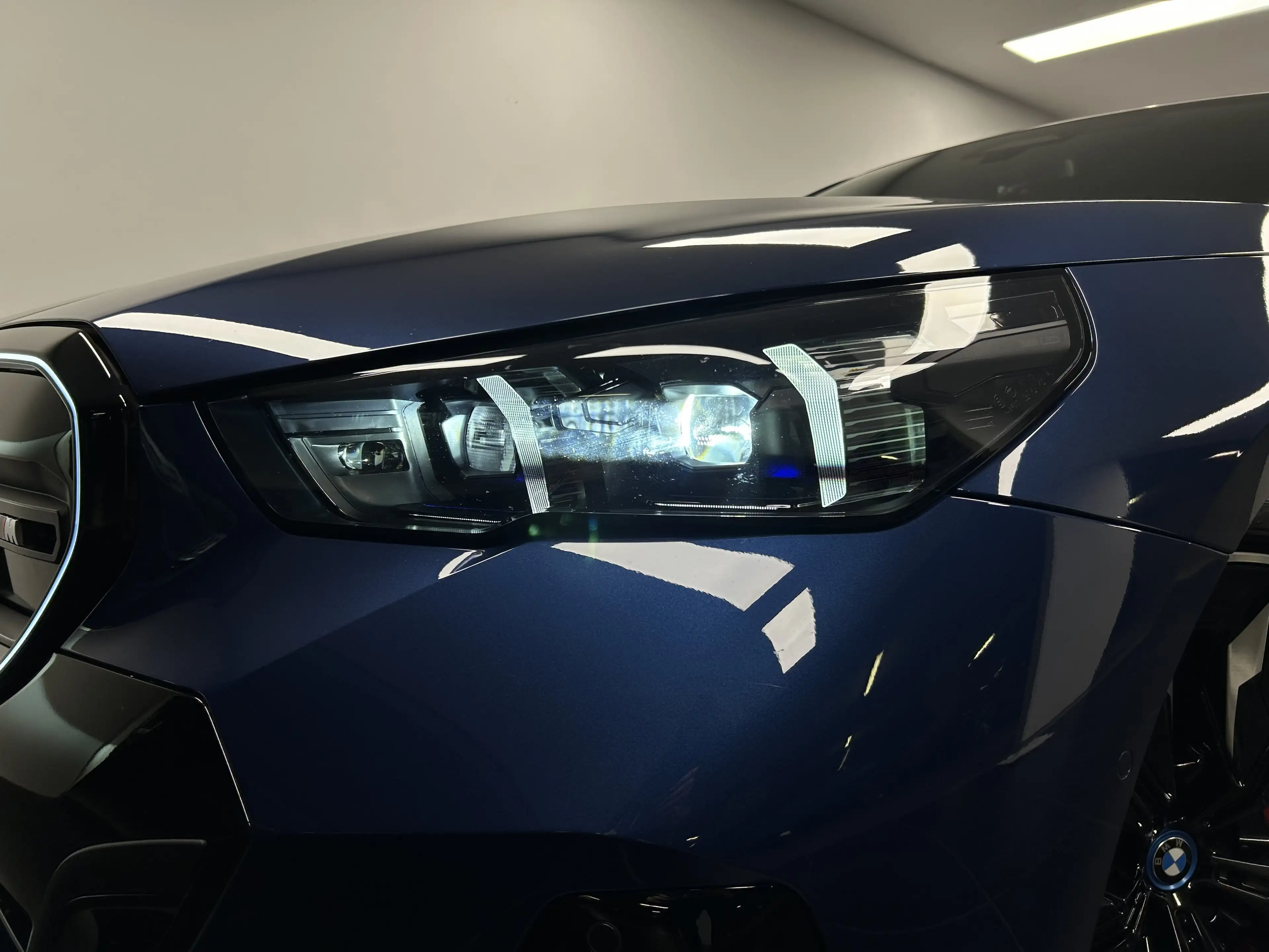 BMW i5 M60 xDrive Limousine — photo 8