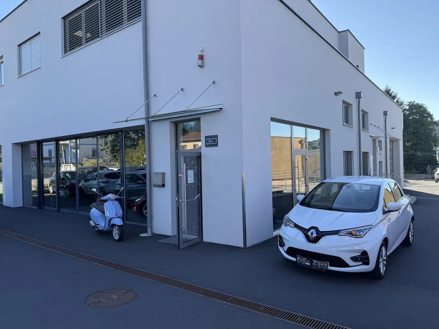 Renault ZOE ZEN R110 Z.E.50 CCS (52kWh Akkumiete Extras Weiß - 1