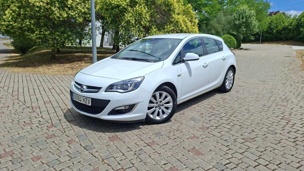 Opel Astra 1.6CDTi S/S Excellence 136 - foto 1