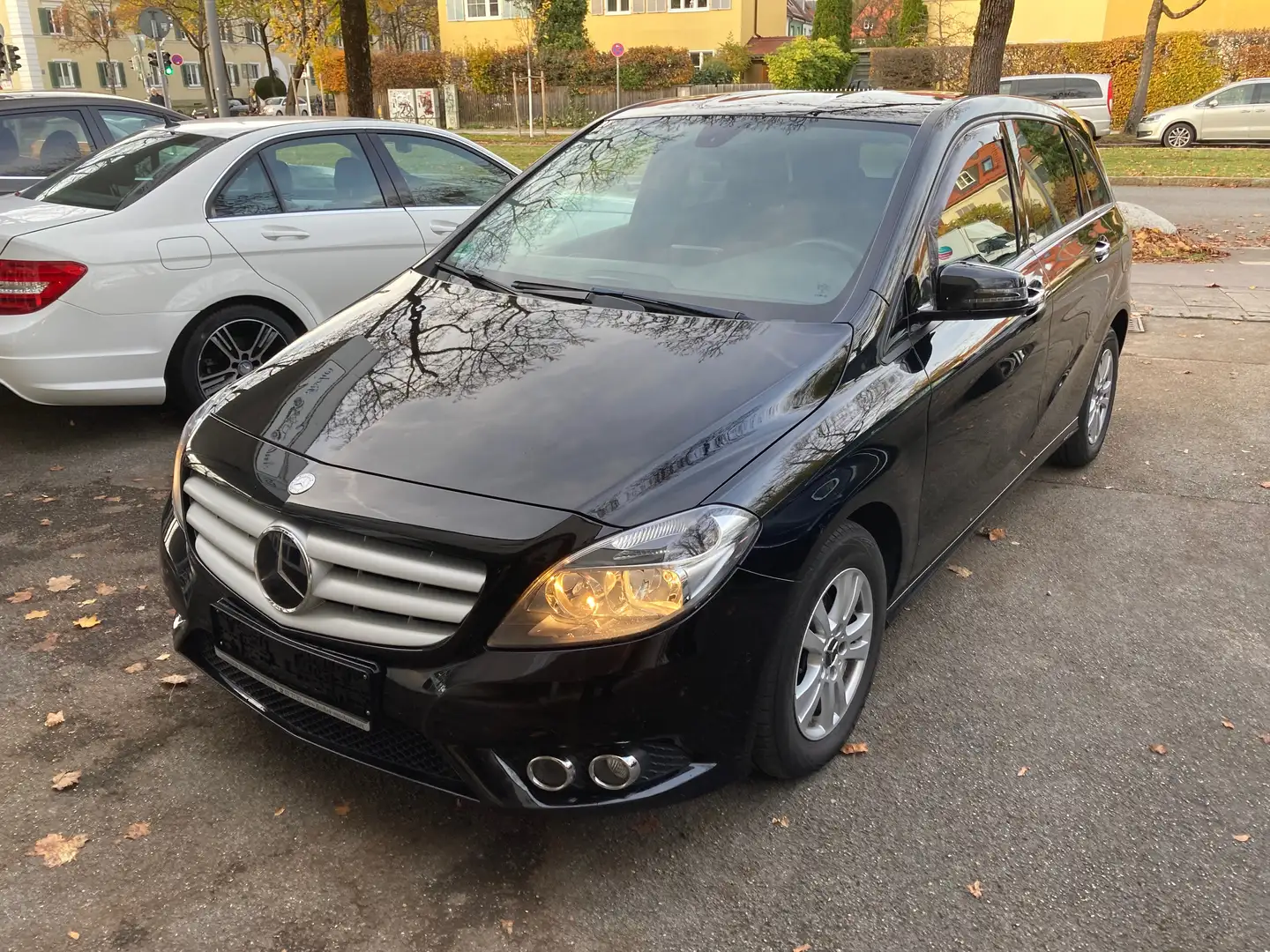 Mercedes-Benz B 180 CDI Sport+Navi/Klima/SHZ/Tempom/Park-Assistent+ Schwarz - 1