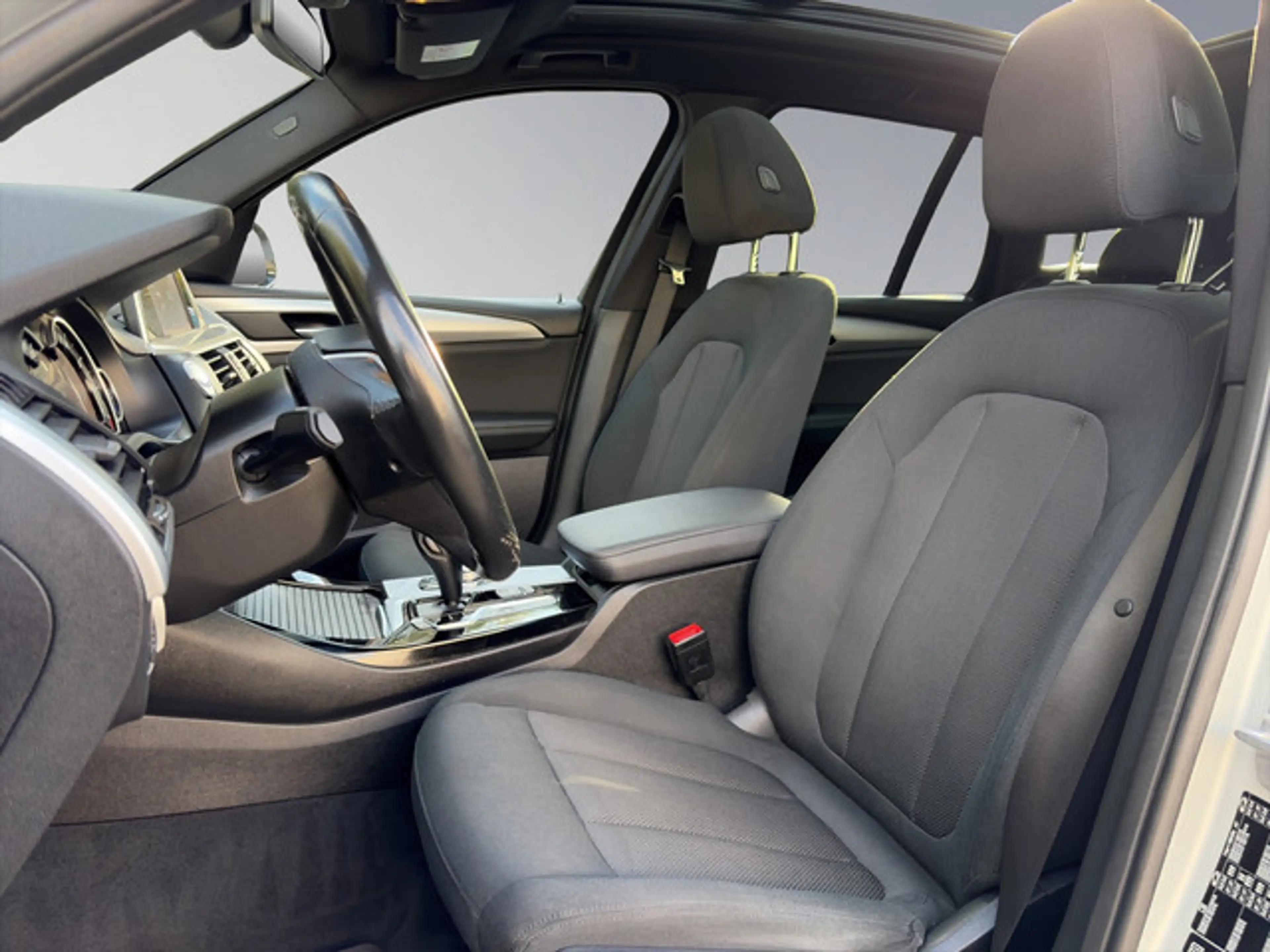 BMW X3 xDrive 20 i Advantage — photo 12