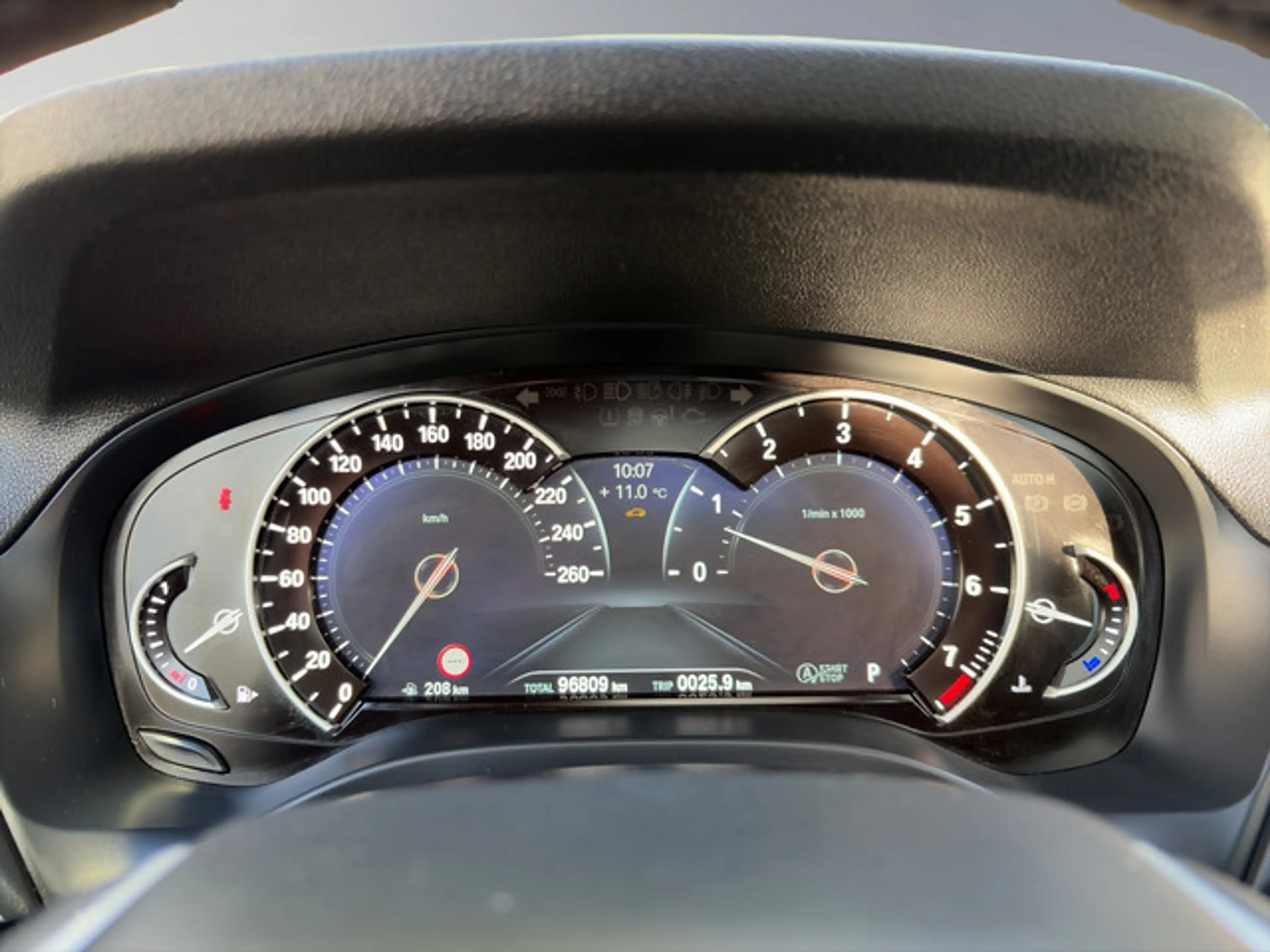 BMW X3 xDrive 20 i Advantage — photo 14