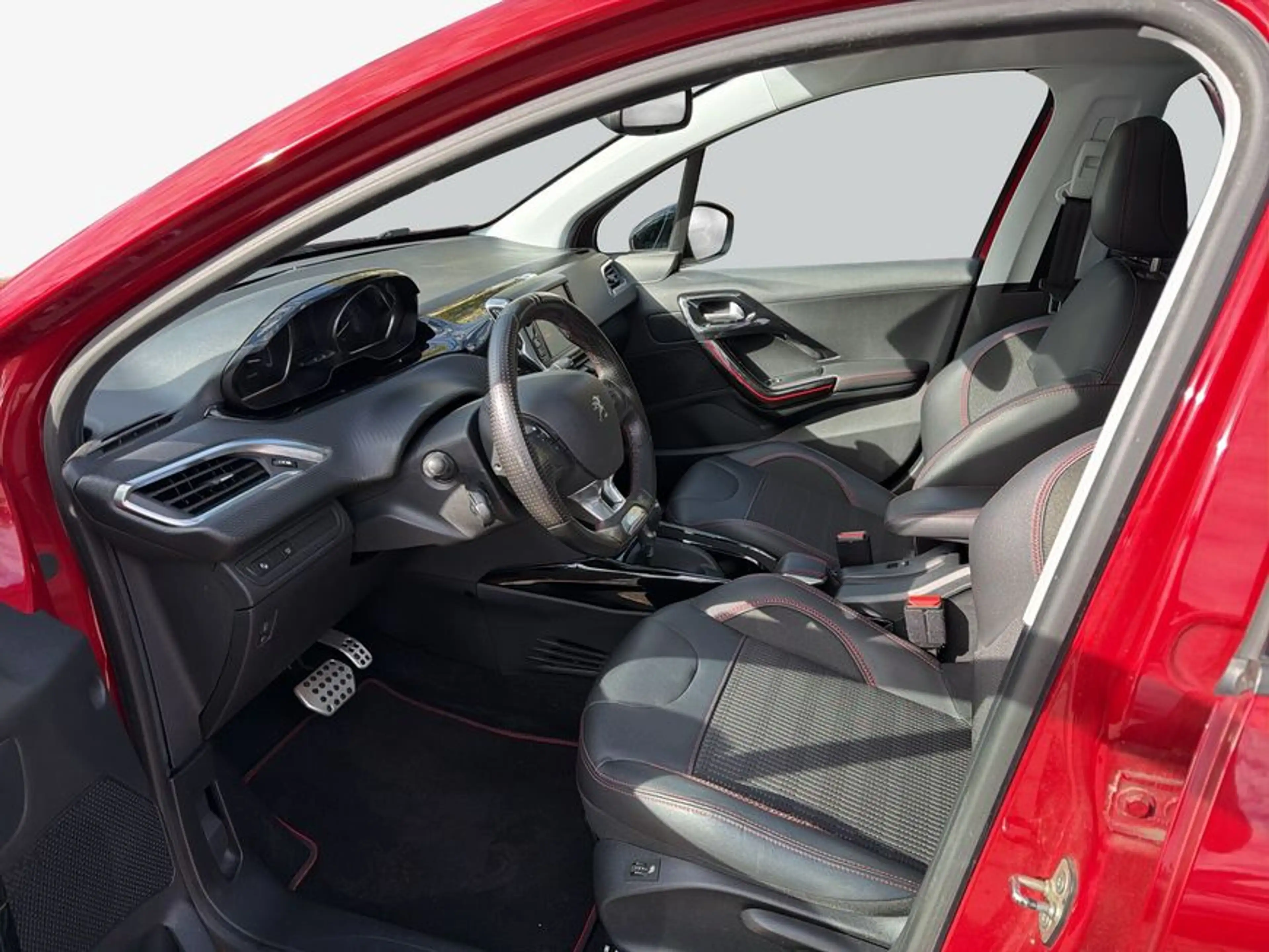 Peugeot 2008 BlueHDi 120 EAT6 Black Edition — photo 9