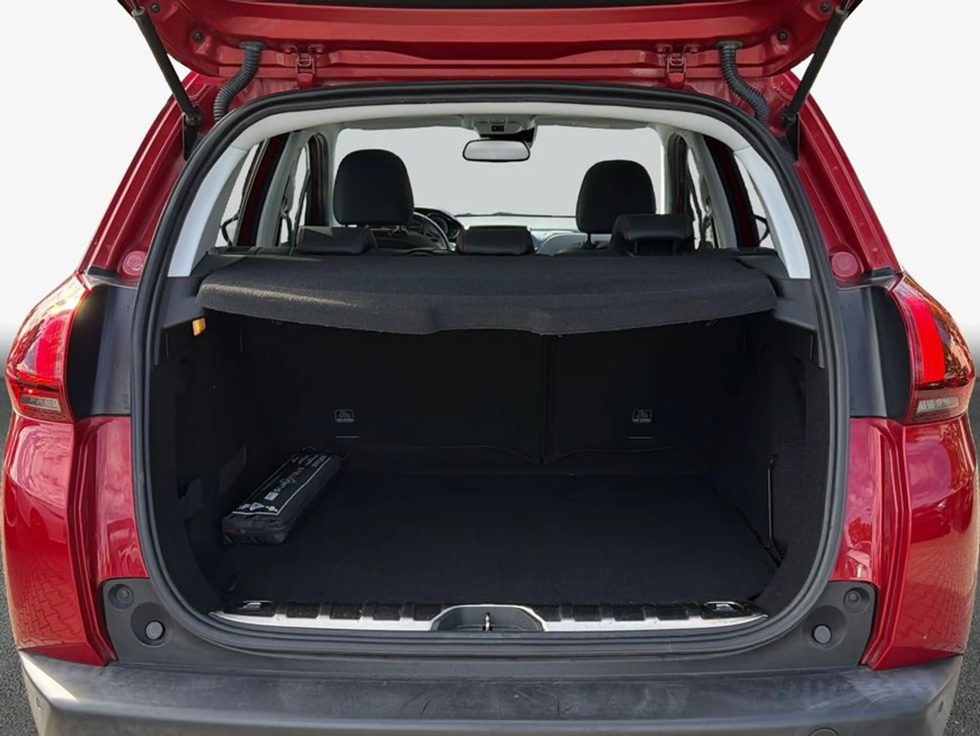 Peugeot 2008 BlueHDi 120 EAT6 Black Edition — photo 8