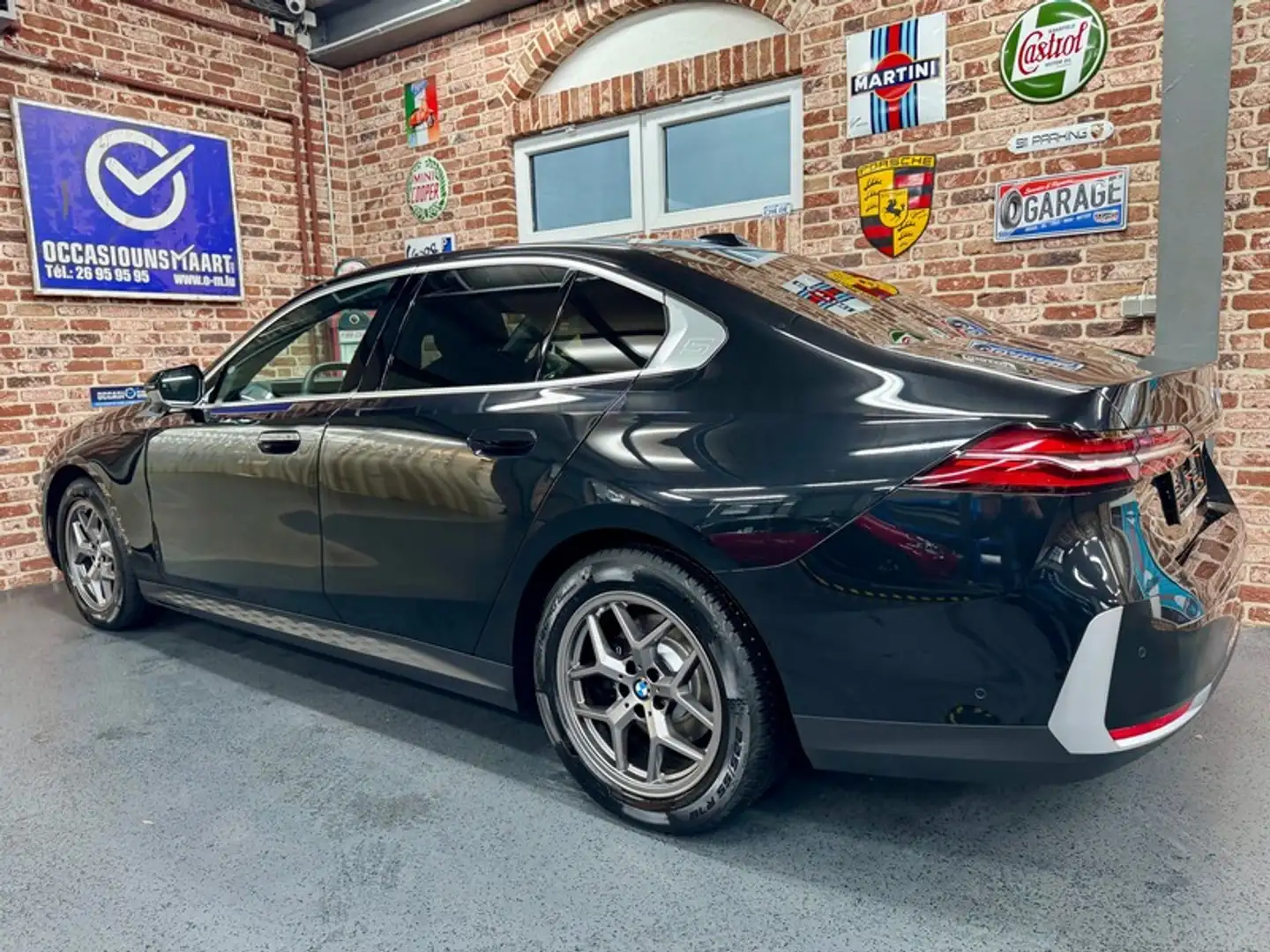 BMW 520 520iA Limousine 2.0 208cv Auto Cuir/SiègCh+V/Cam Noir - 2